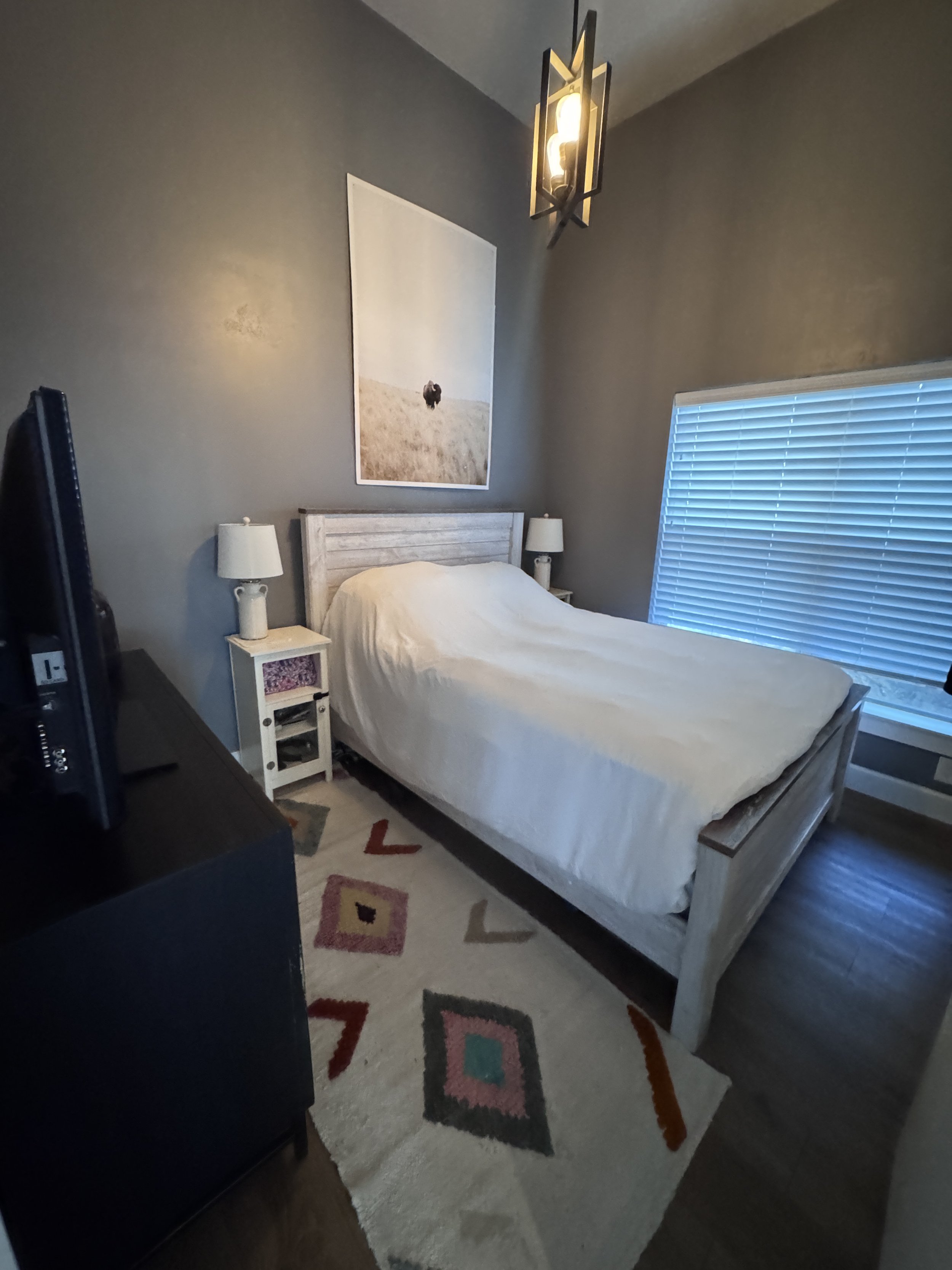 05 Bedroom One 01.JPG