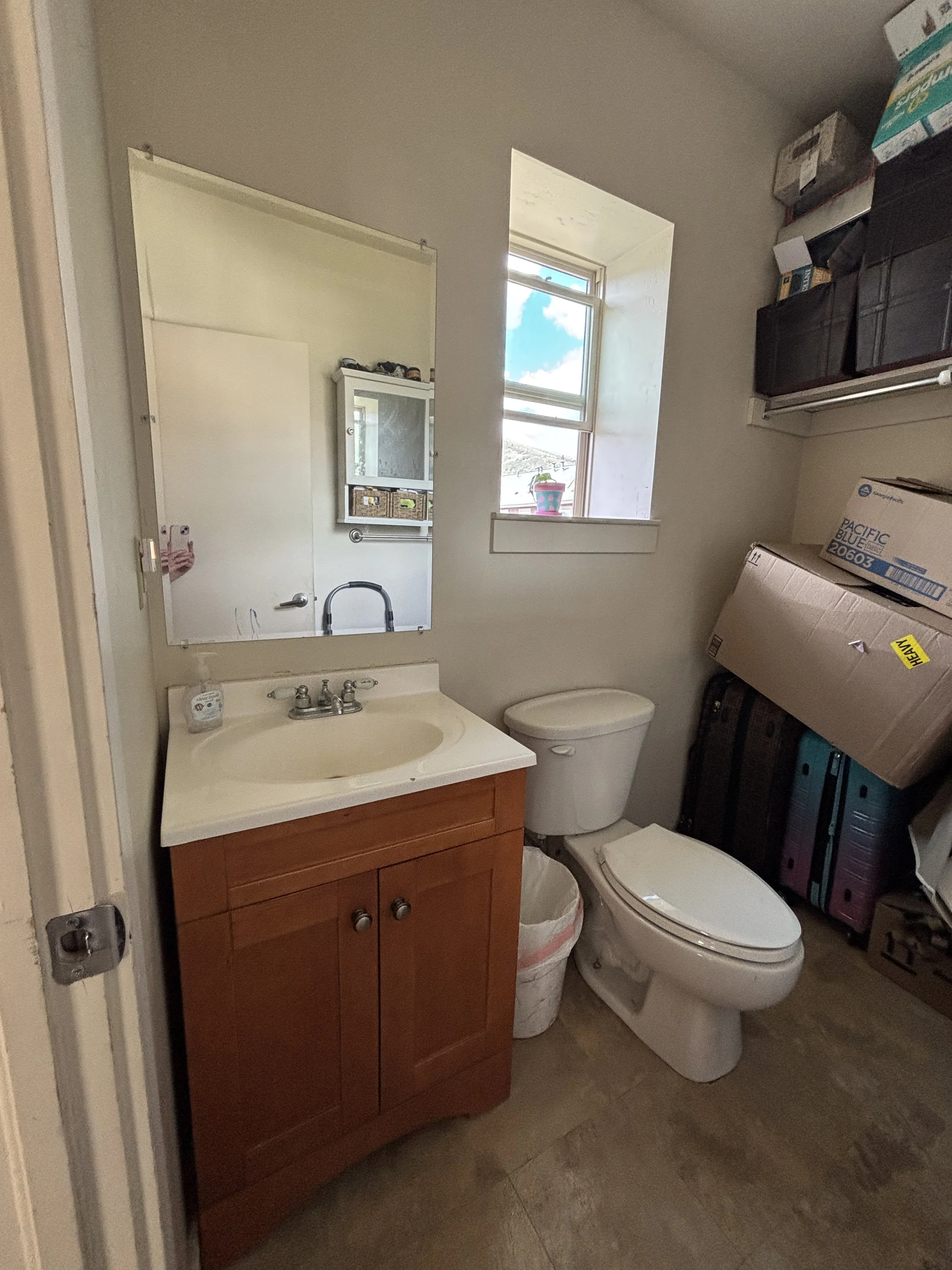 06 Bathroom Two 01.JPG