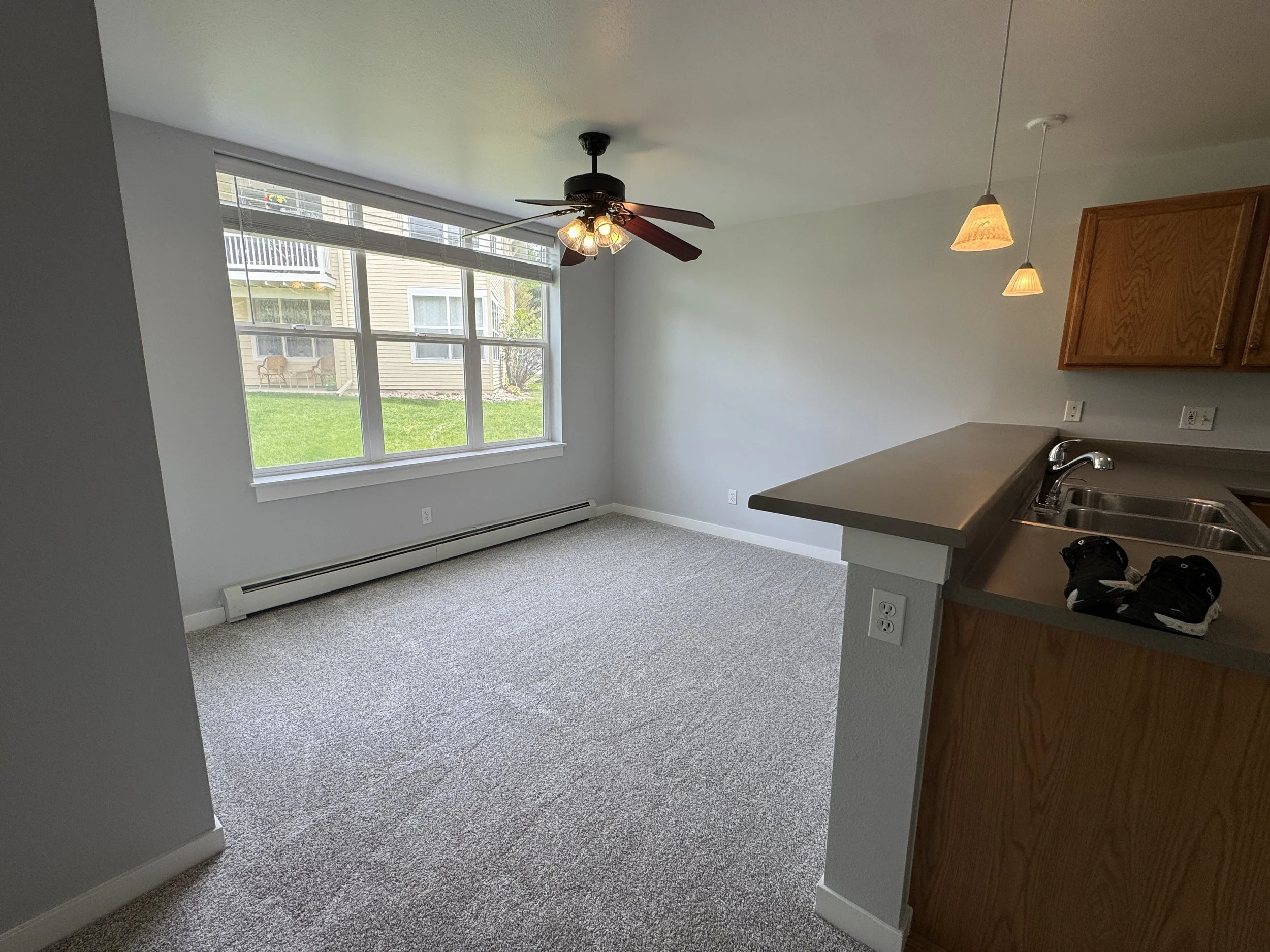 04 Dining Room 01.JPG