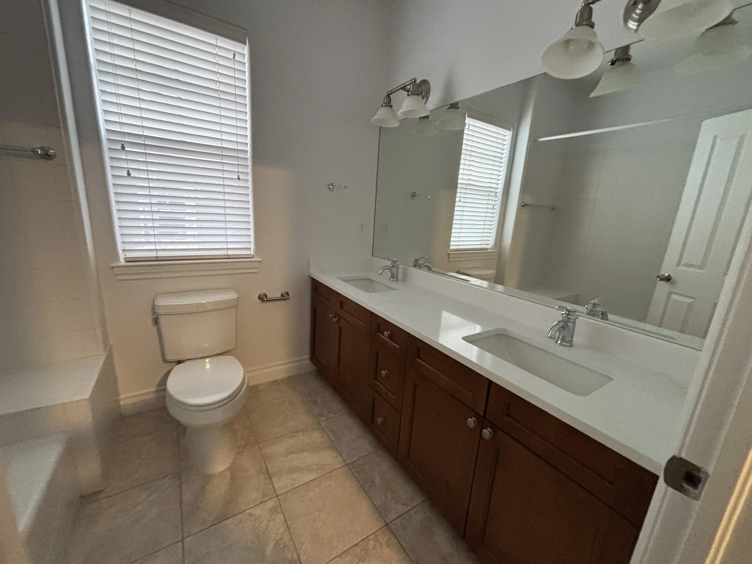 10 Bathroom 01.JPG