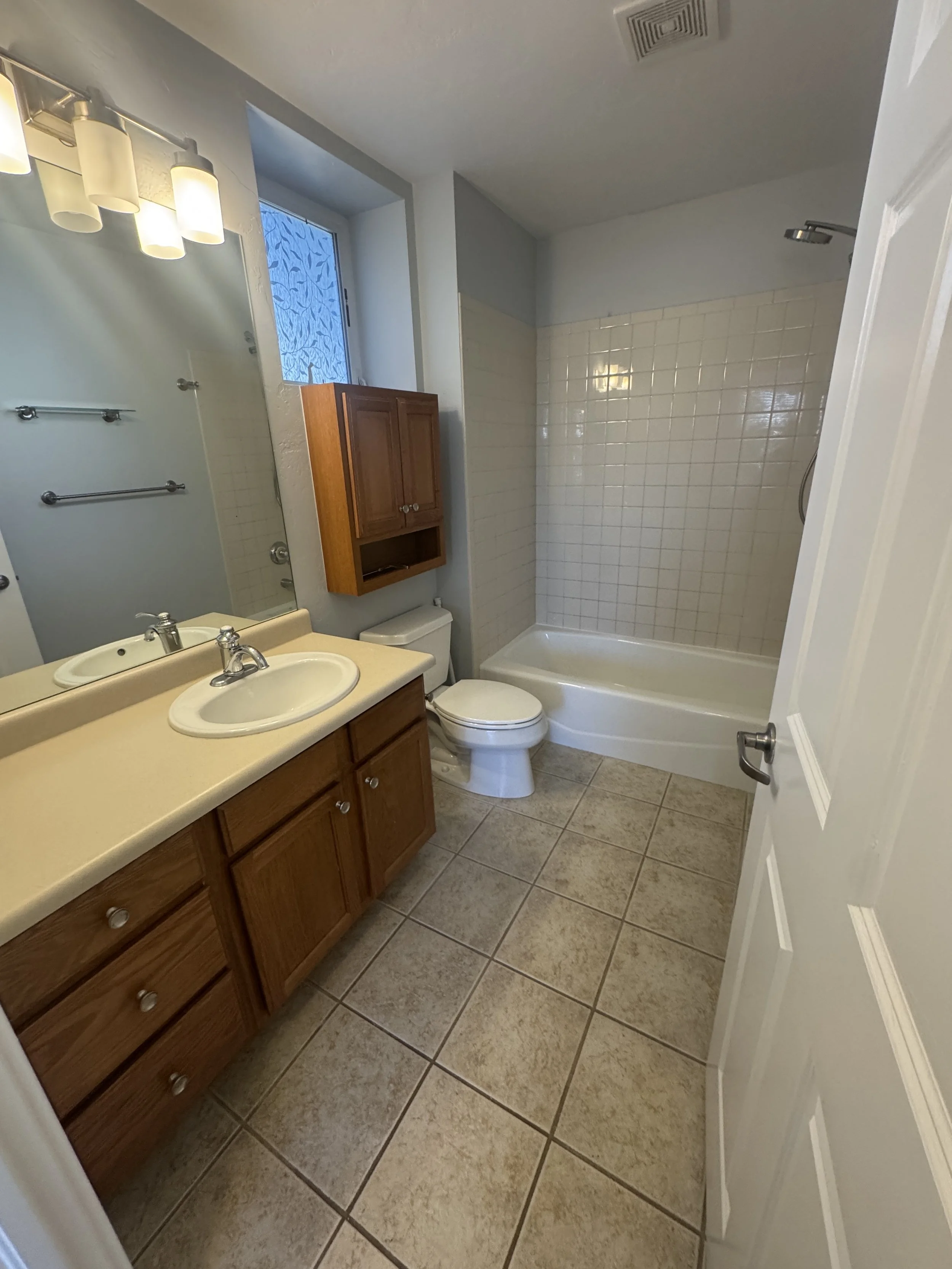 09 Bathroom 01.JPG