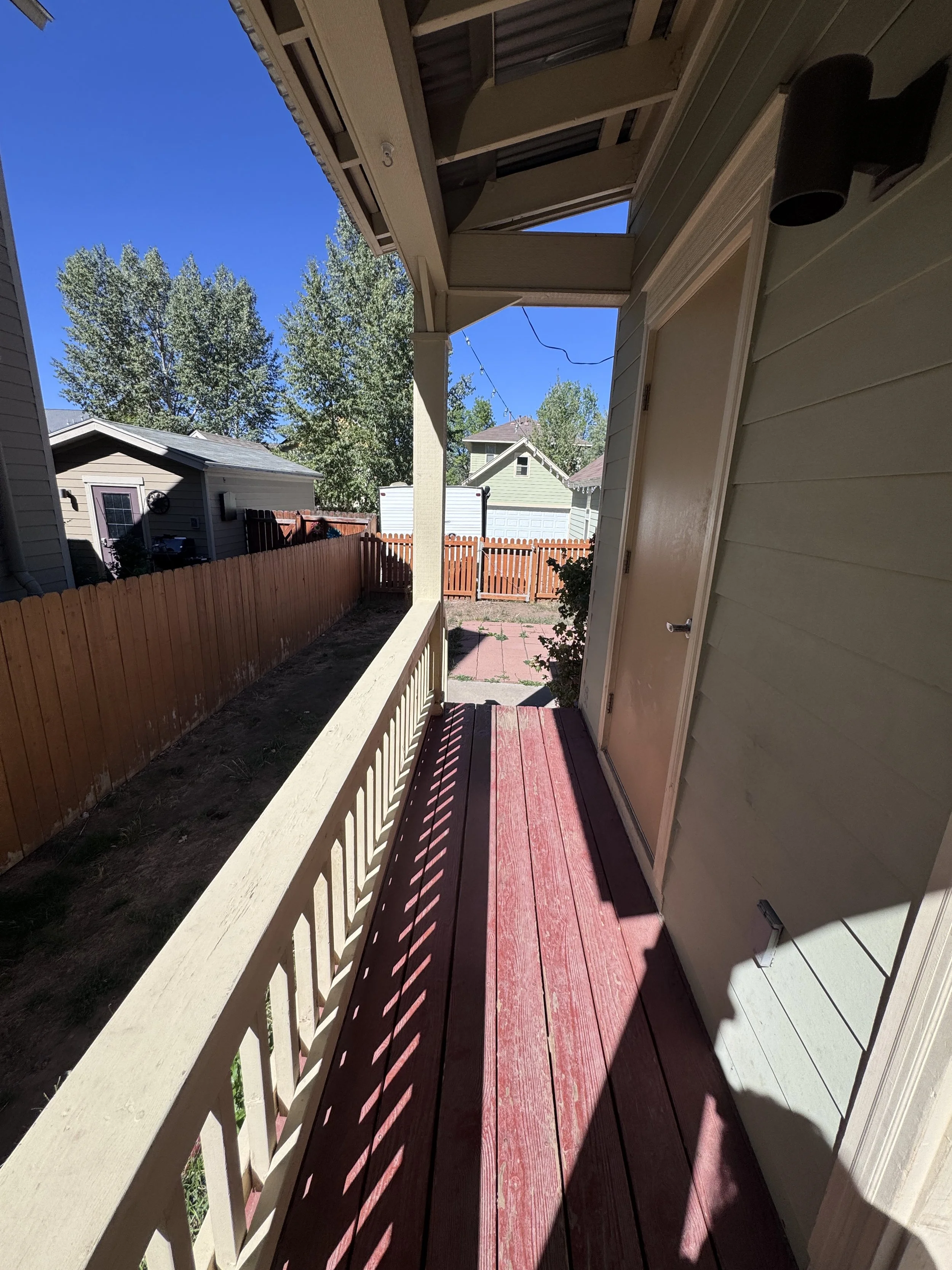 15 Porch 01.jpg