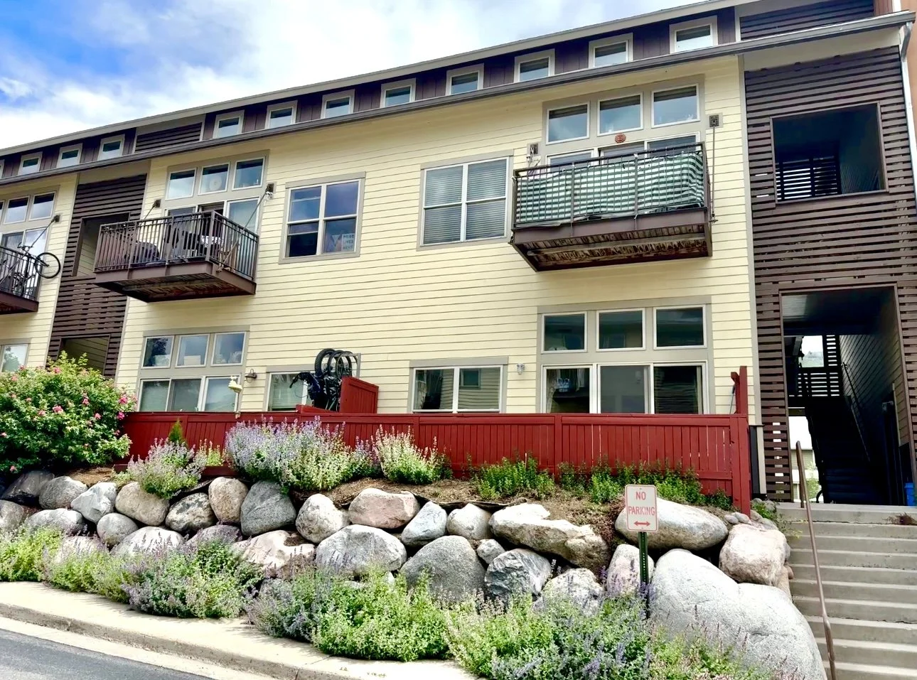 01 Exterior 01.jpg