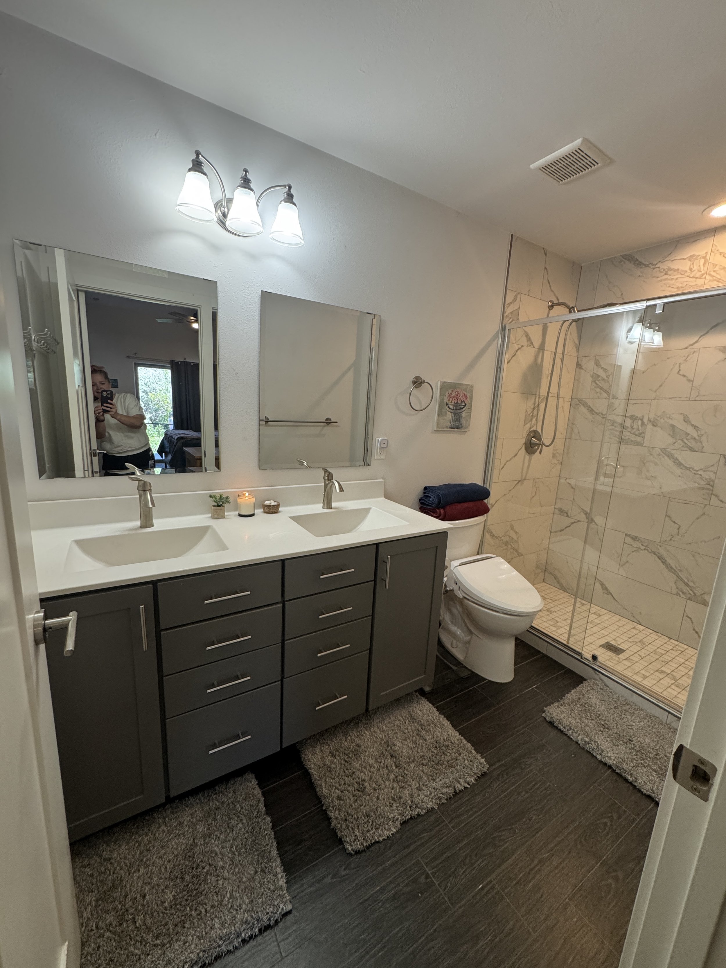 10 Bath Two 01.JPG