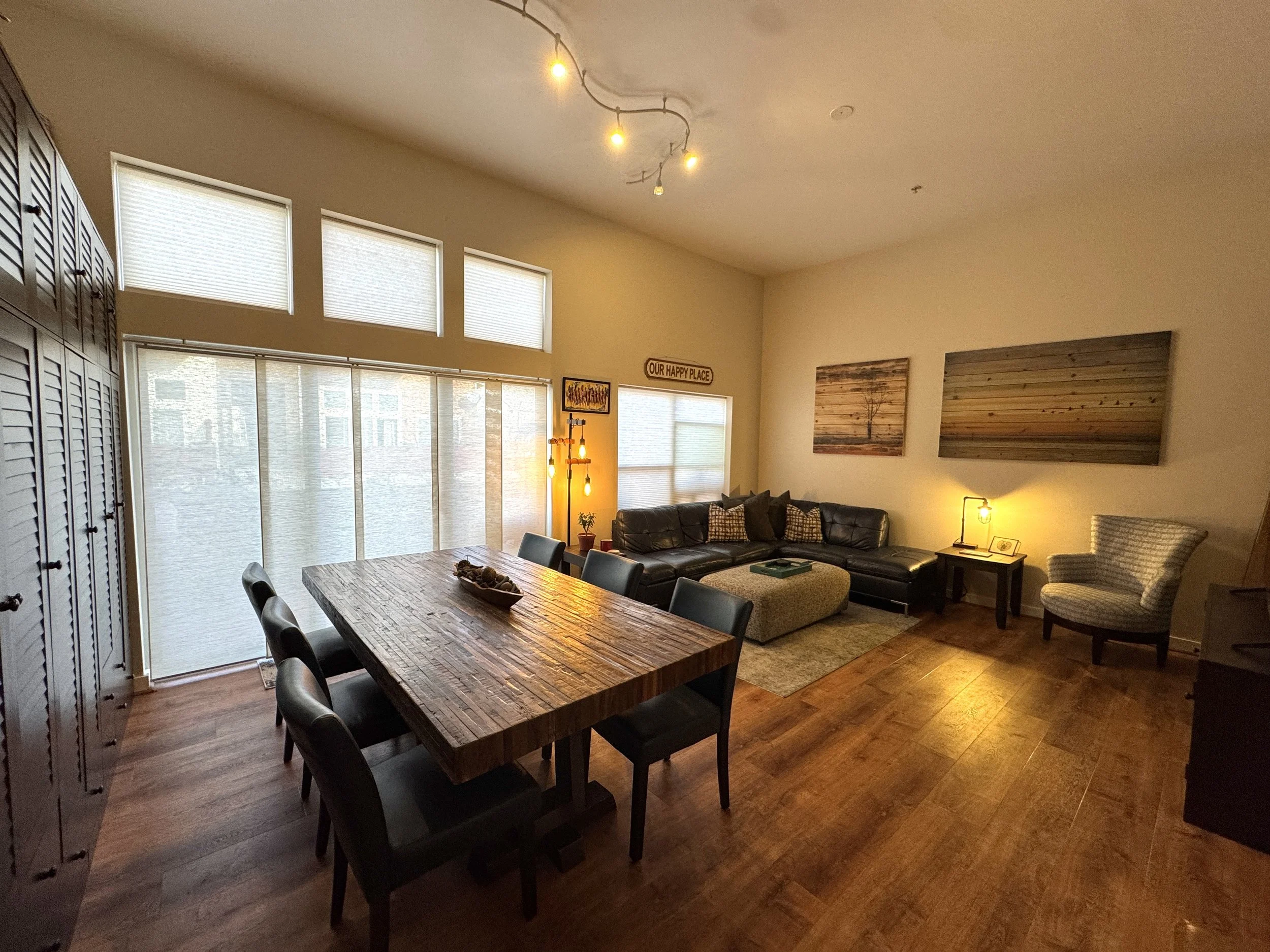 02 Dining Living Area 01.jpg