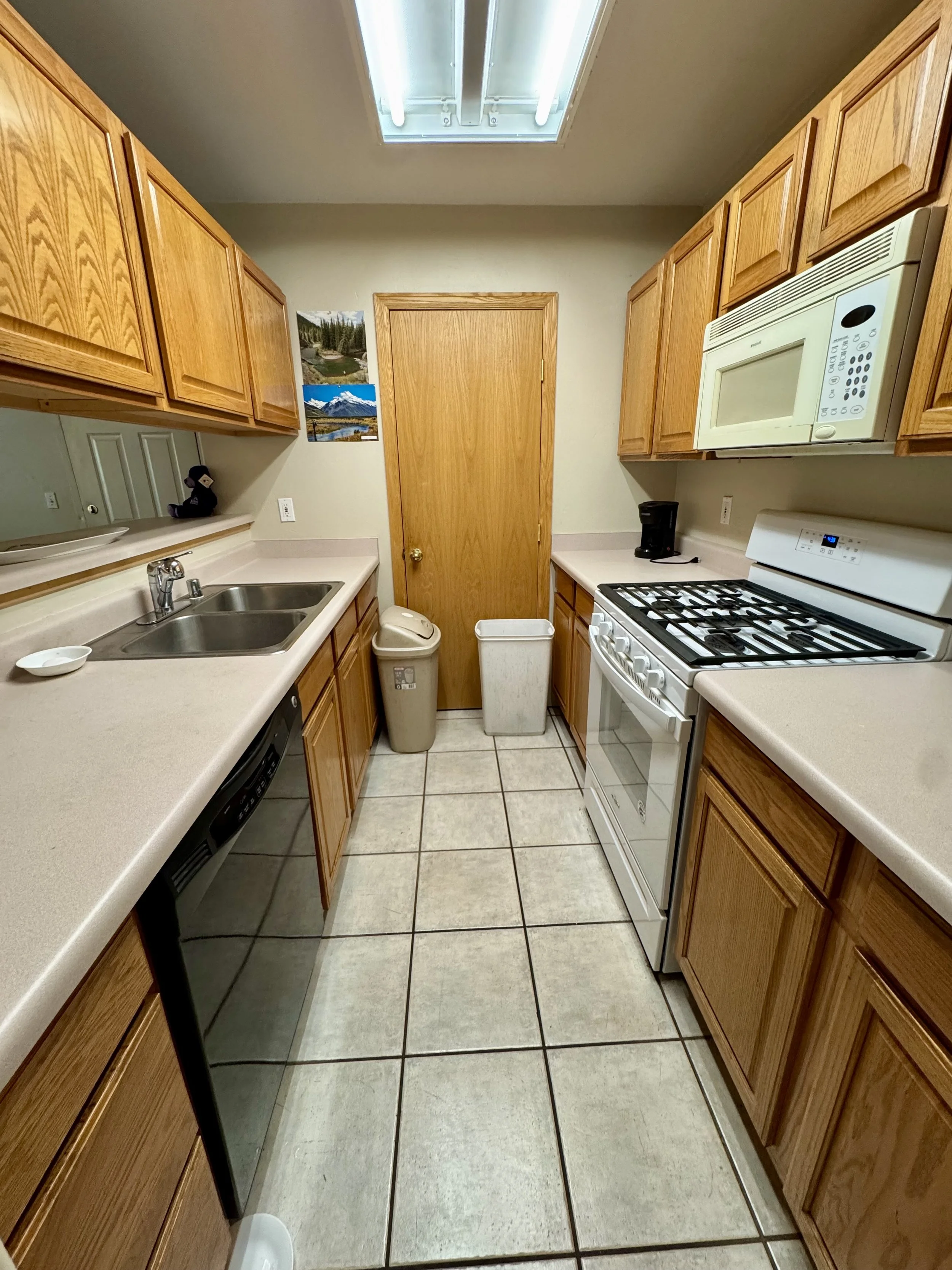 03 Kitchen 01.jpg