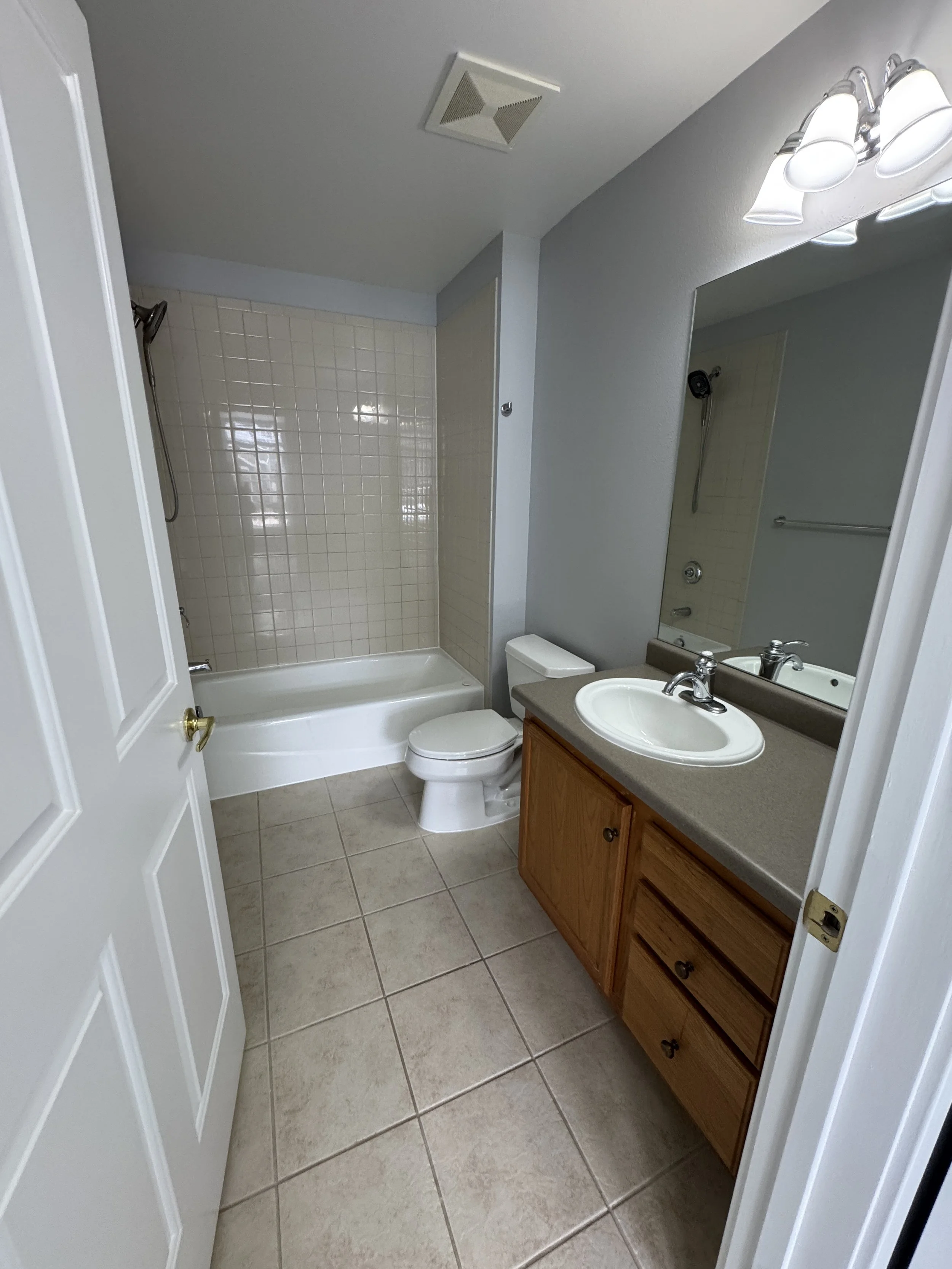 08 Bathroom Two 01.JPG