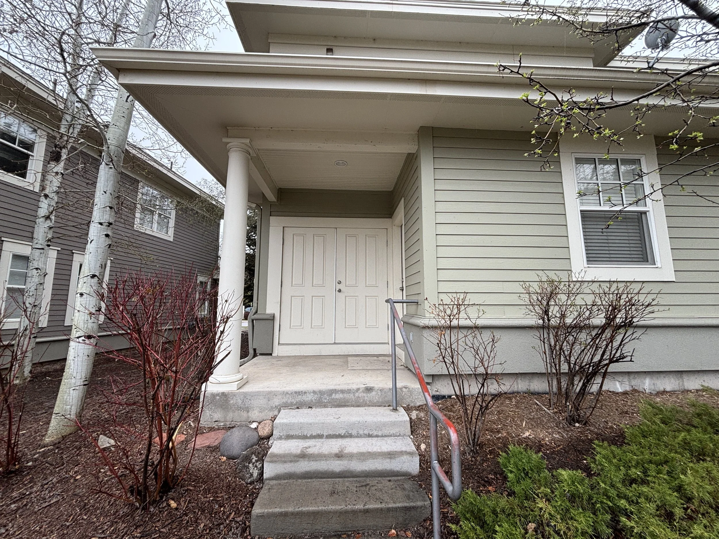 12 Back Entrance 01.JPG