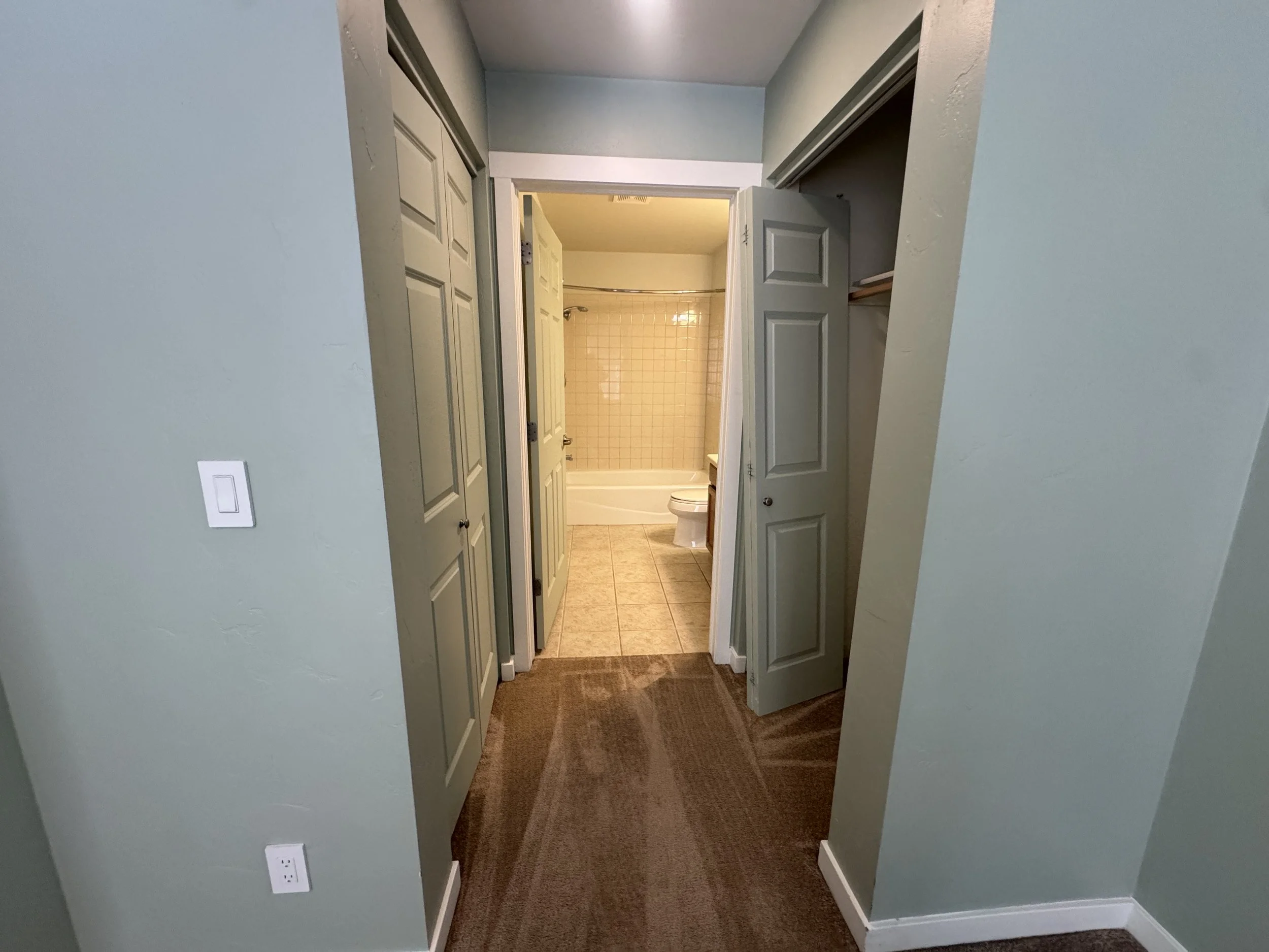 07 Primary Bed 03.JPG