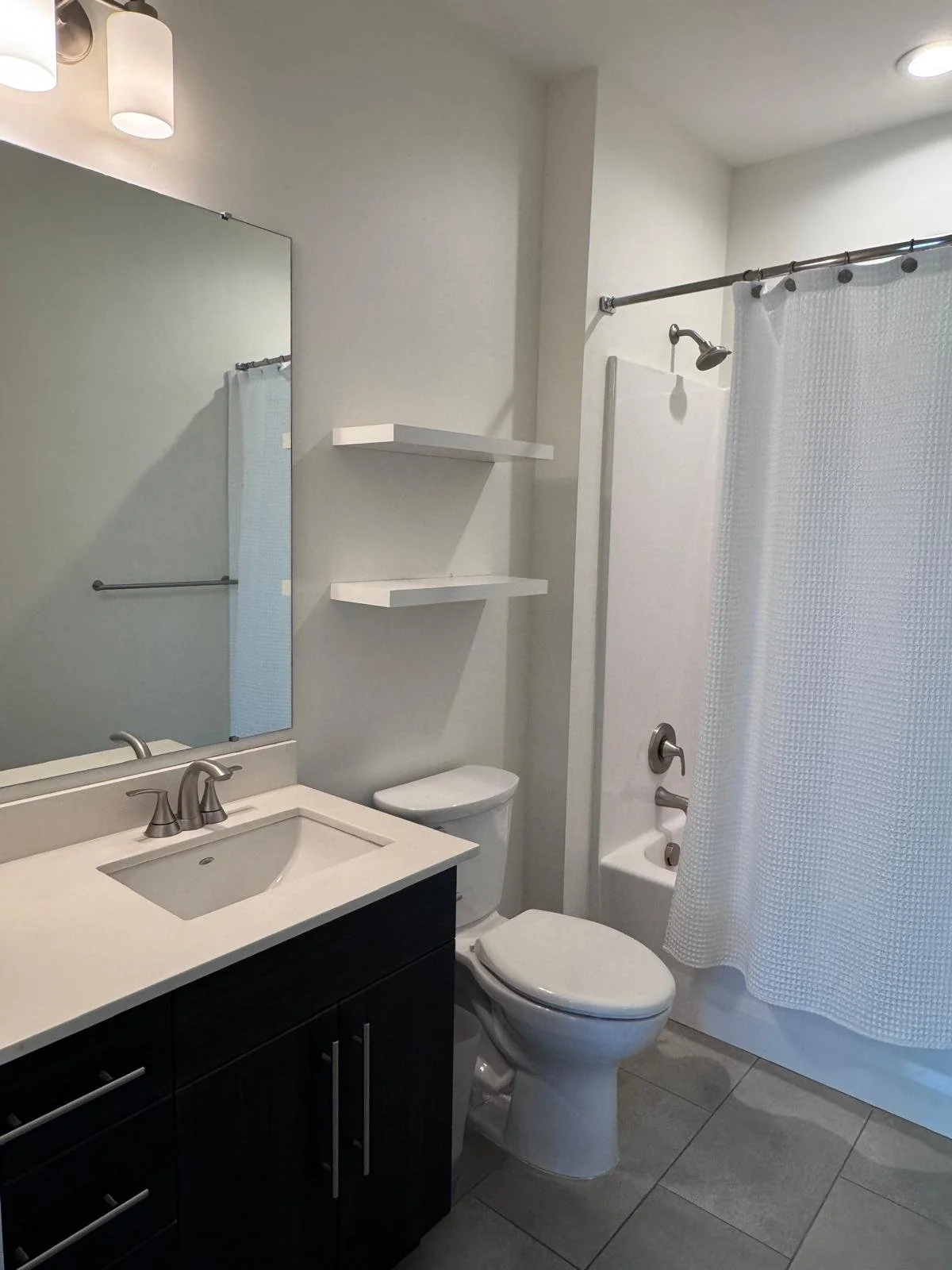 07 Bathroom 01.jpg