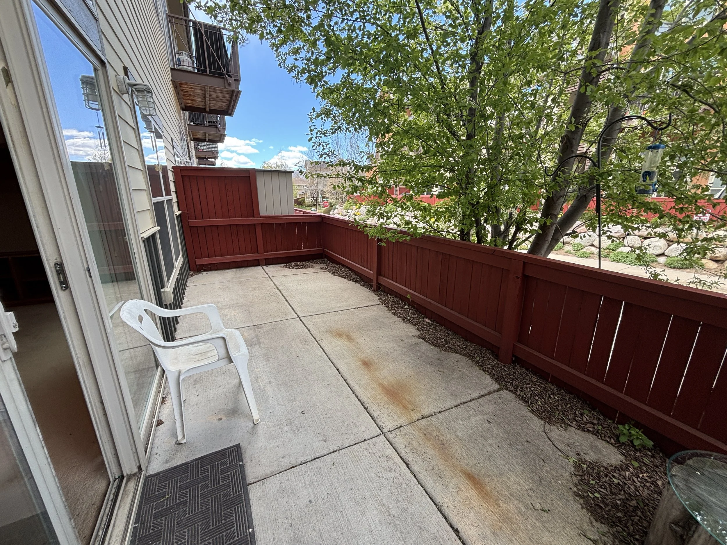 08 Patio 01.JPG