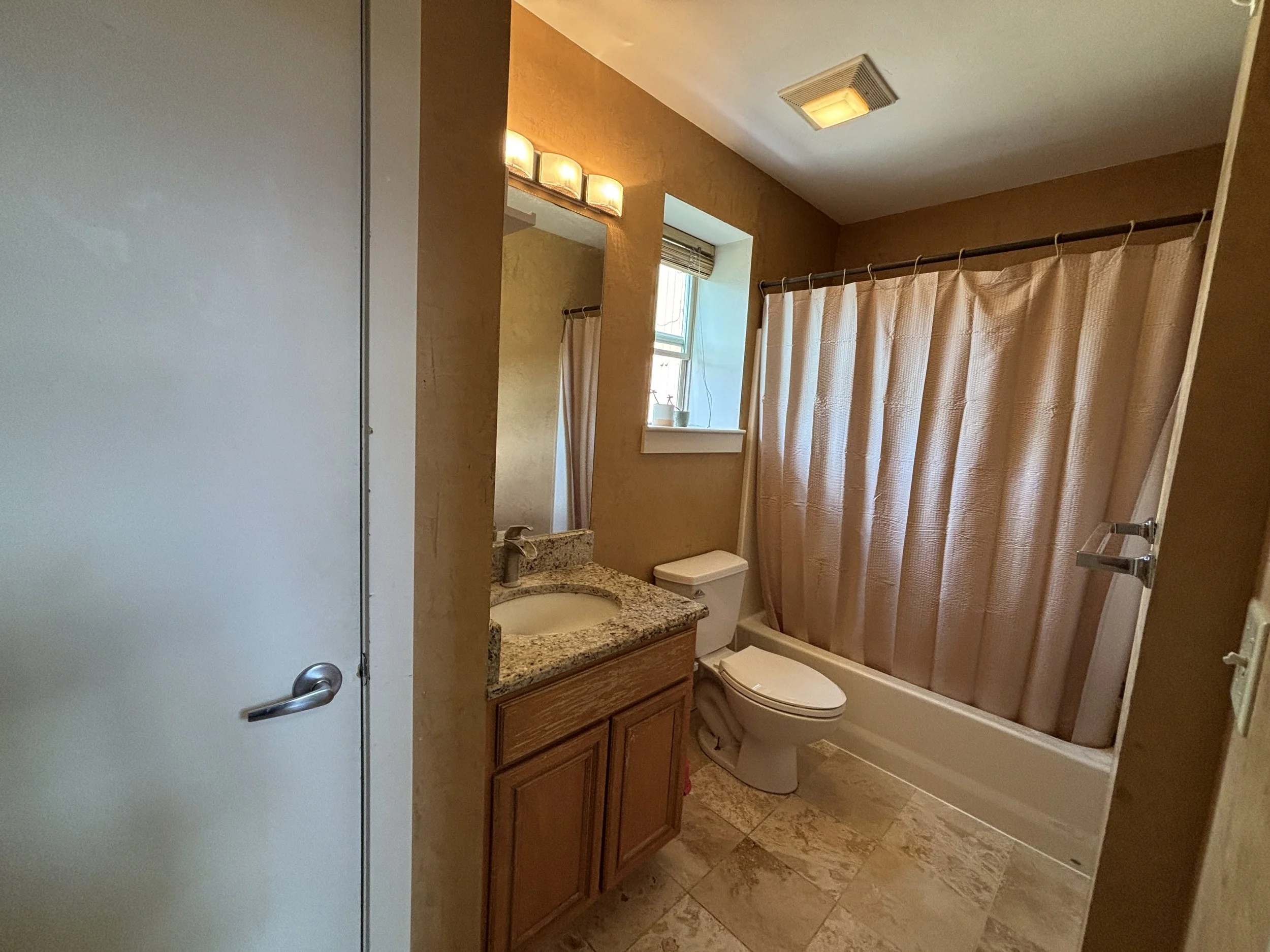 04 Bath 01.JPG