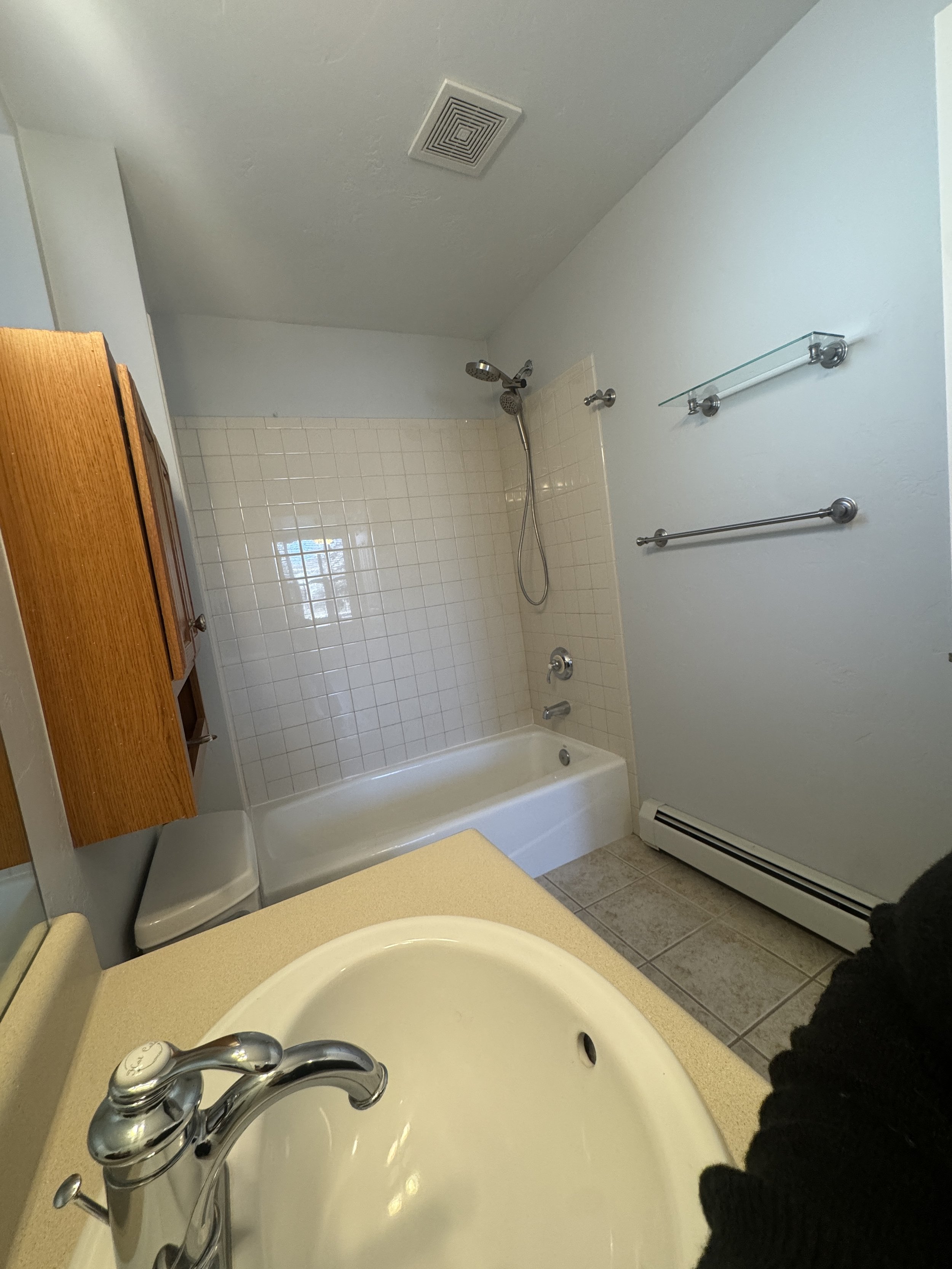 09 Bathroom 02.JPG