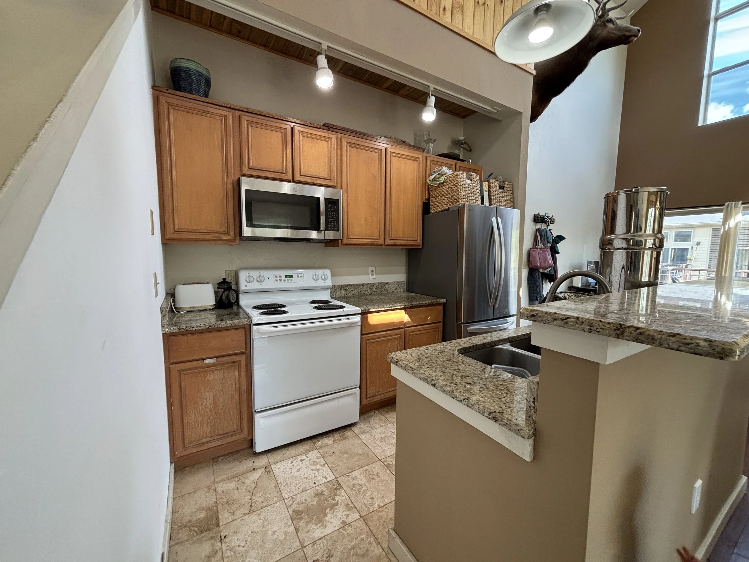 02 Kitchen 02.JPG