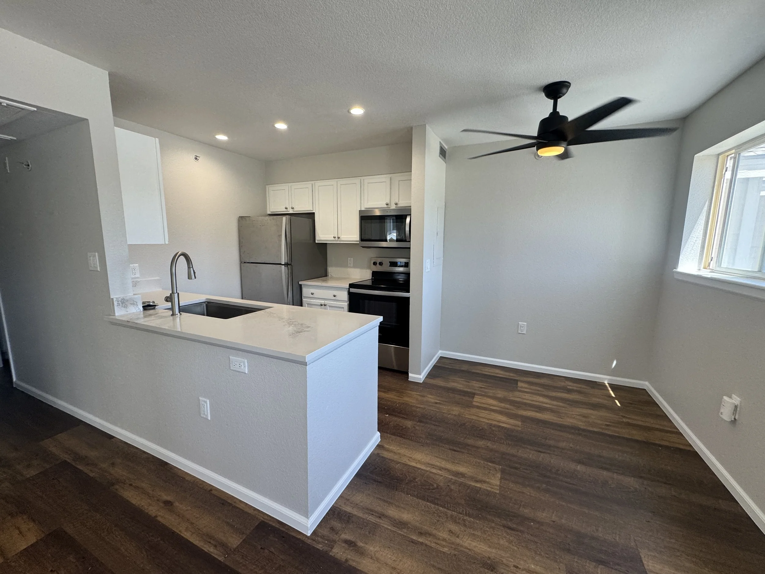 03 Kitchen 01.JPG
