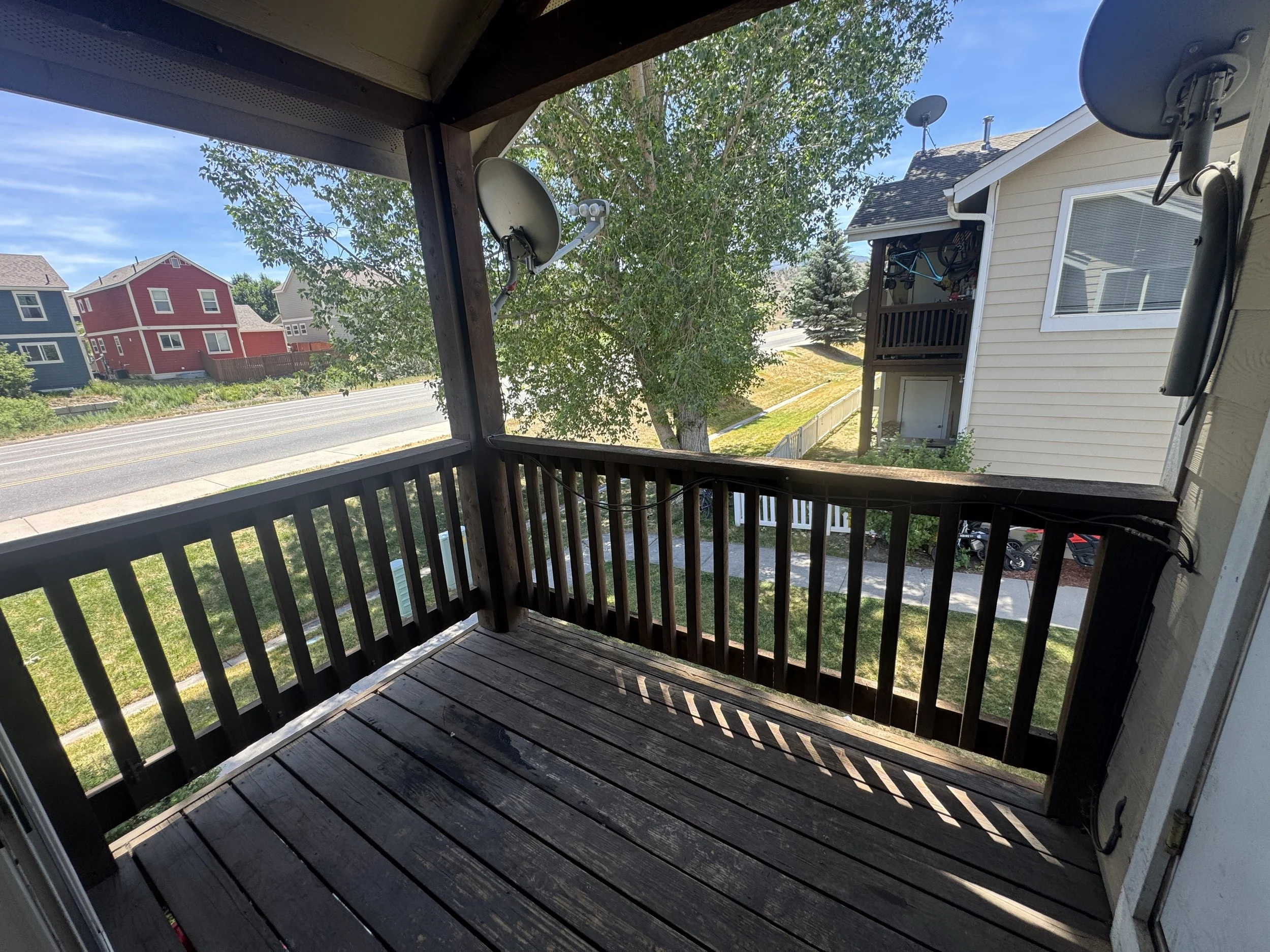 10 Balcony 01.JPG