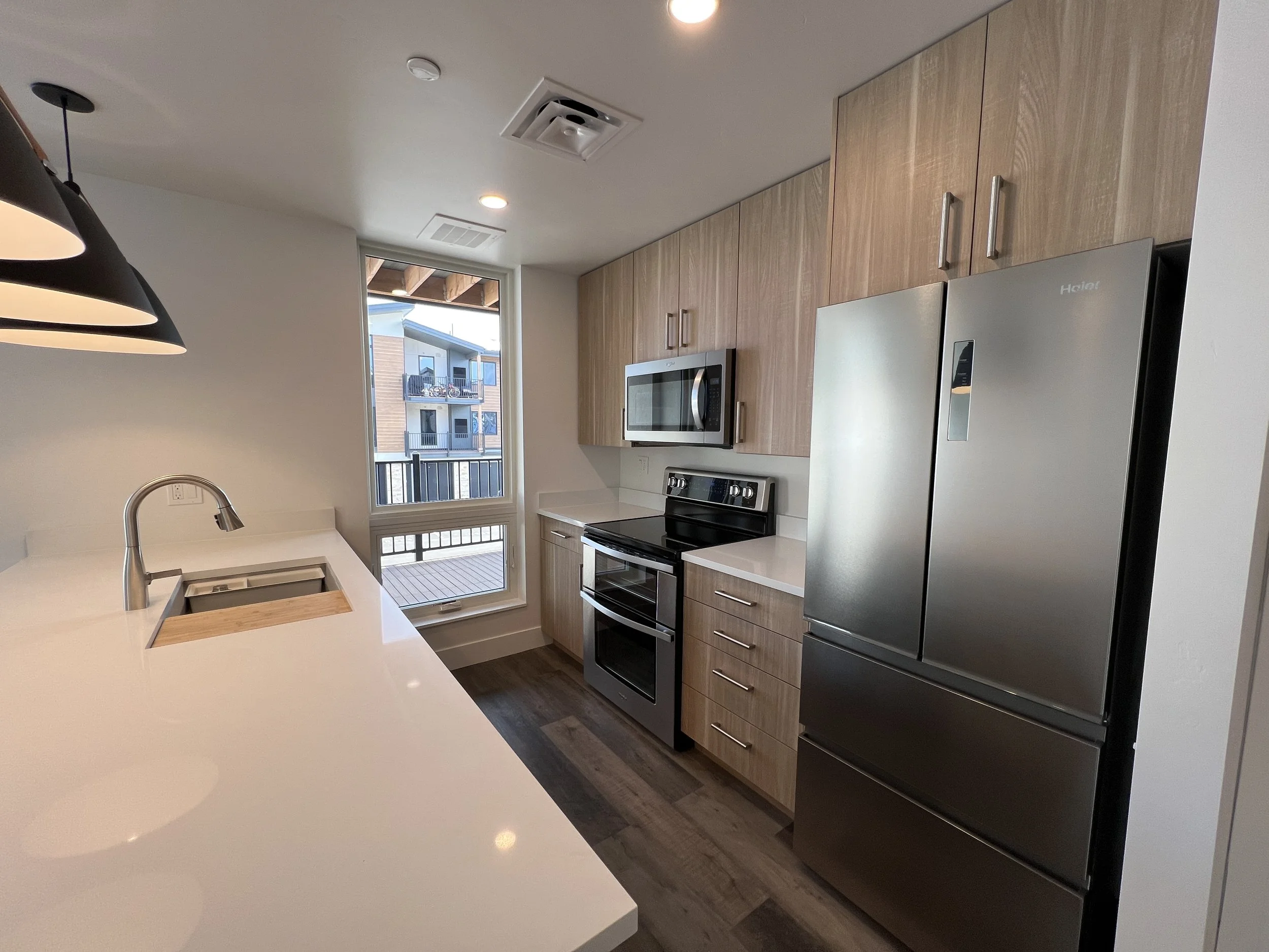 06 C201 Kitchen 02.jpg
