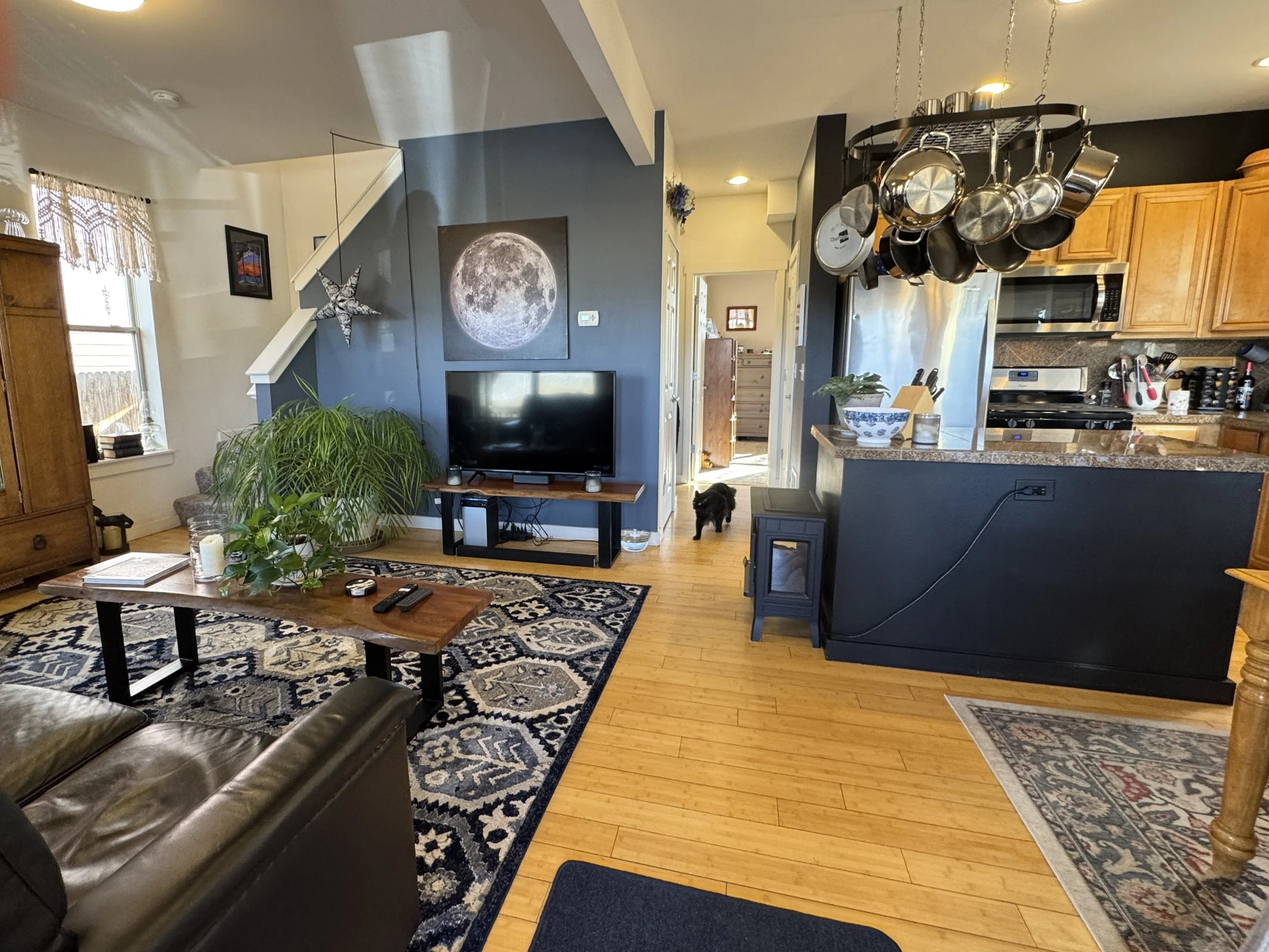 02 Living Kitchen Entry 01.JPG