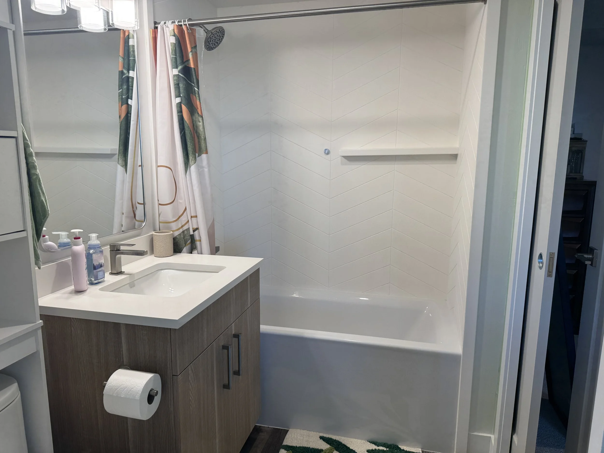 06 Bathroom 02.jpeg