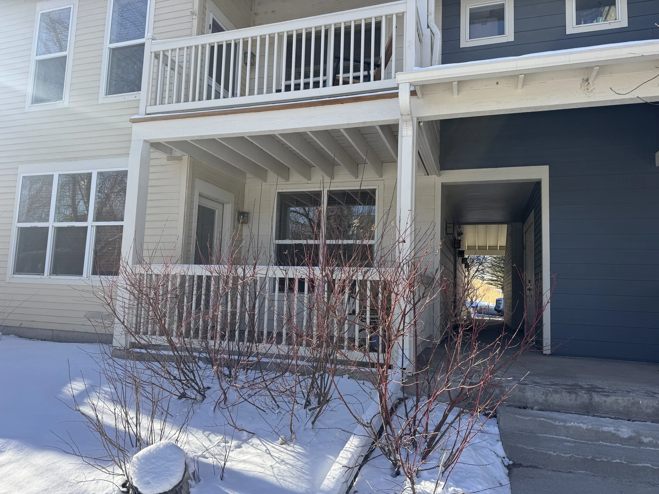 01 Exterior Front 01.JPG