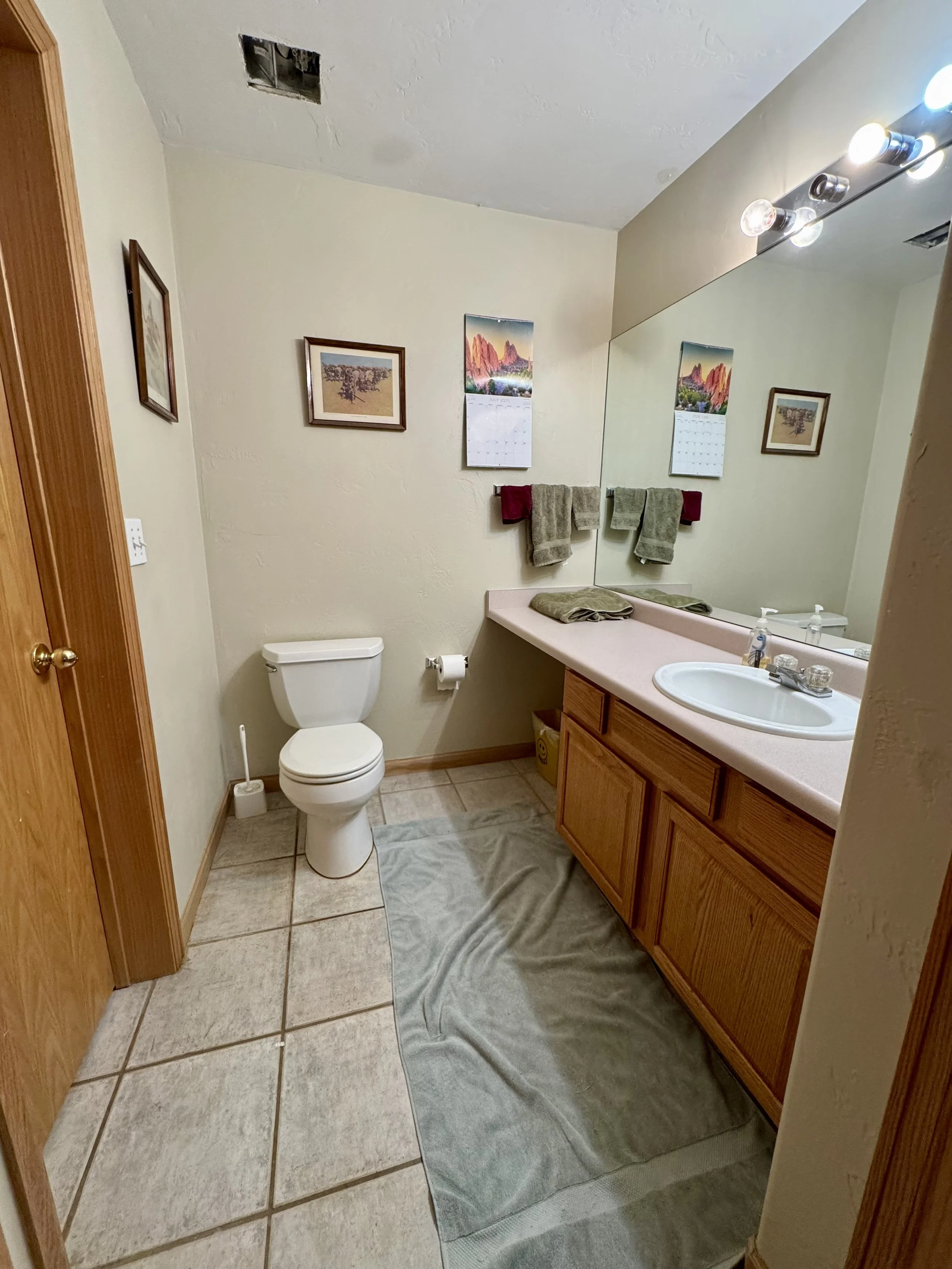 05 Bathroom 01.jpg