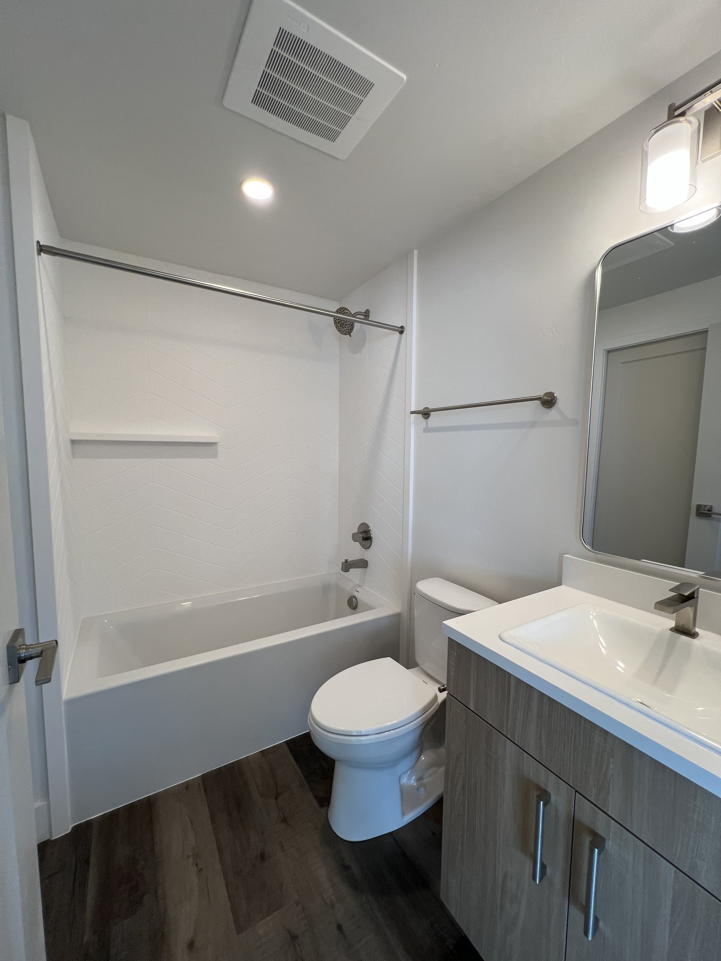 11 C202 Guest Bath 02.jpg