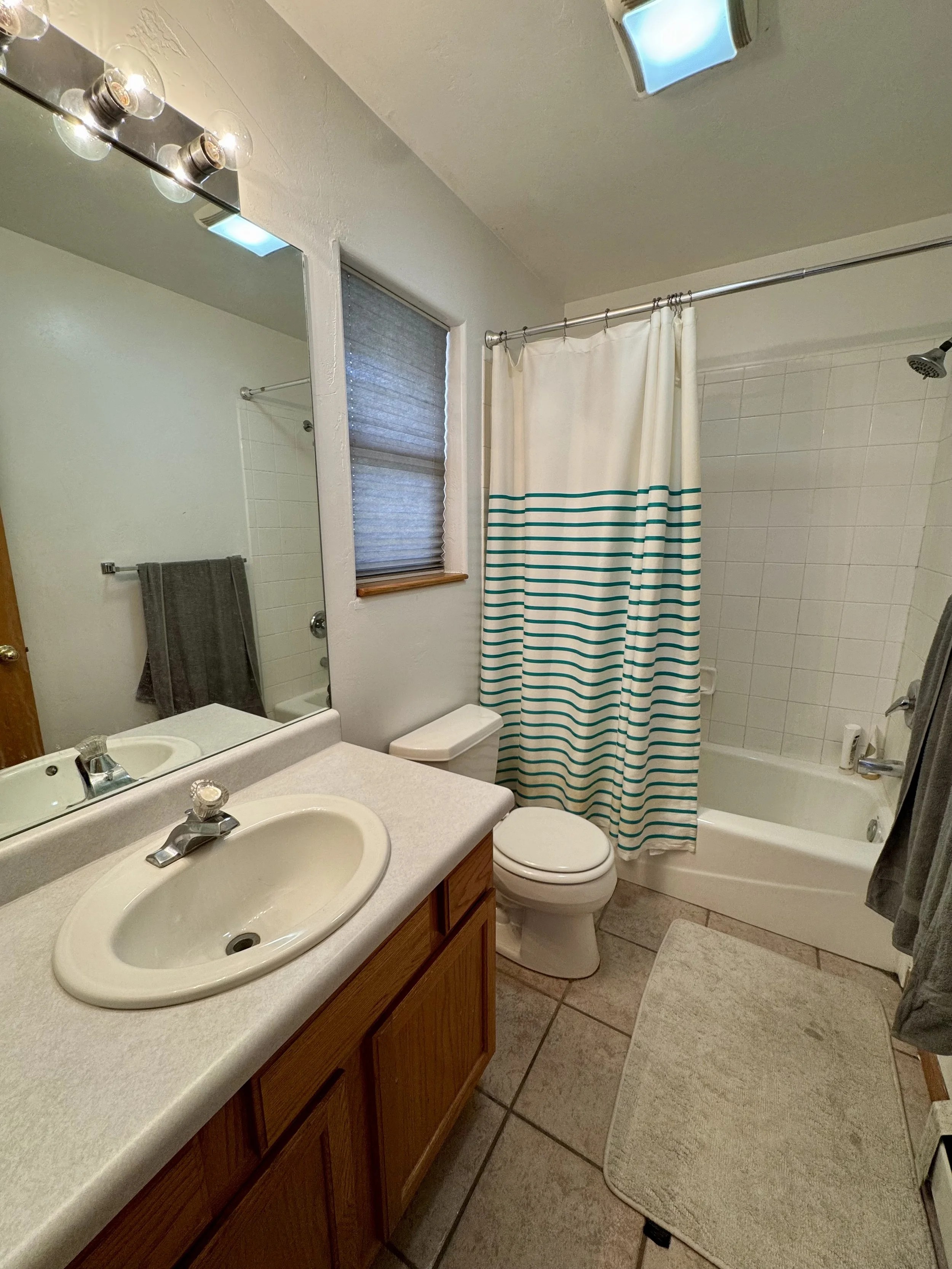 06 Bathroom One 01.jpg
