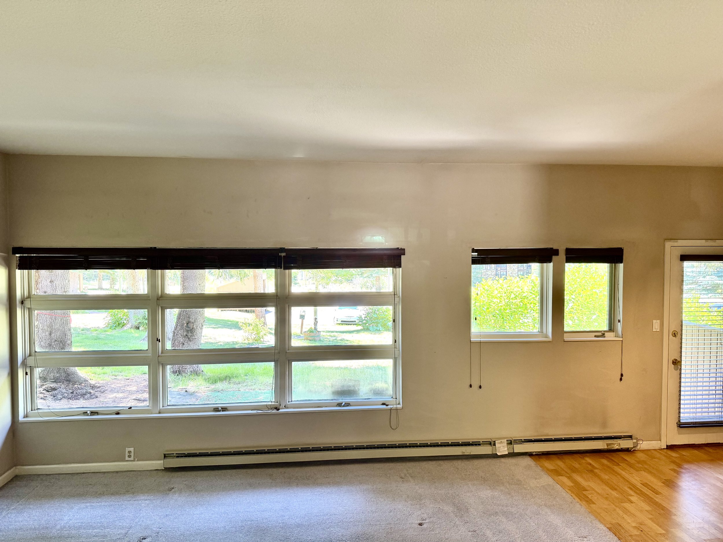 05 Living Windows 01.jpg