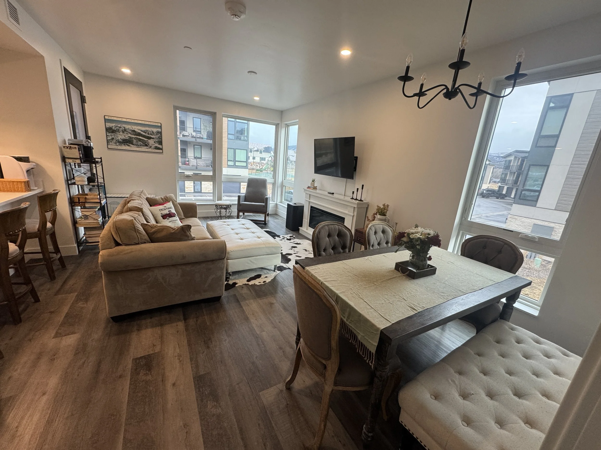 05 Great Room 01.JPG