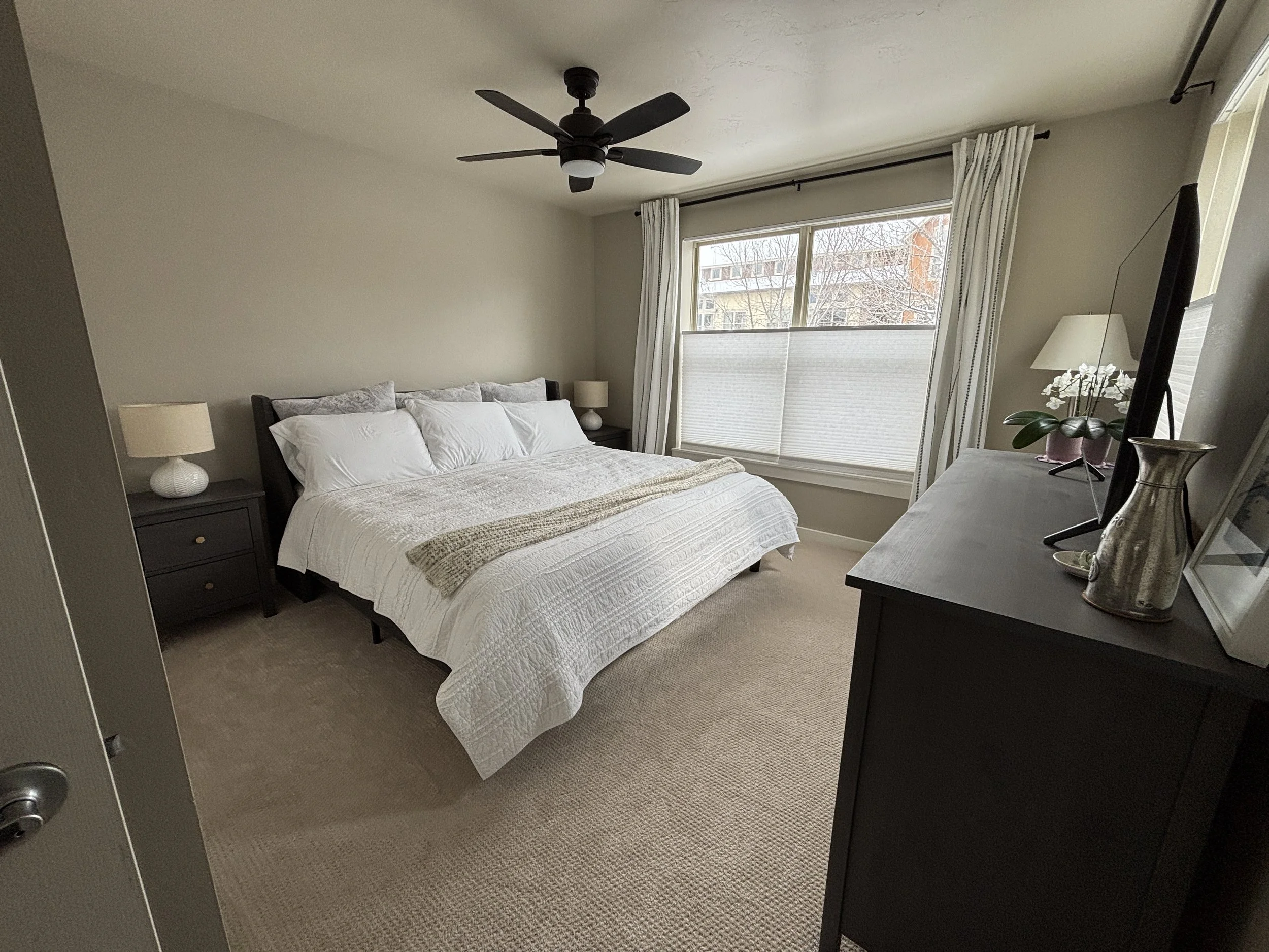 06 Primary Bed 01.JPG