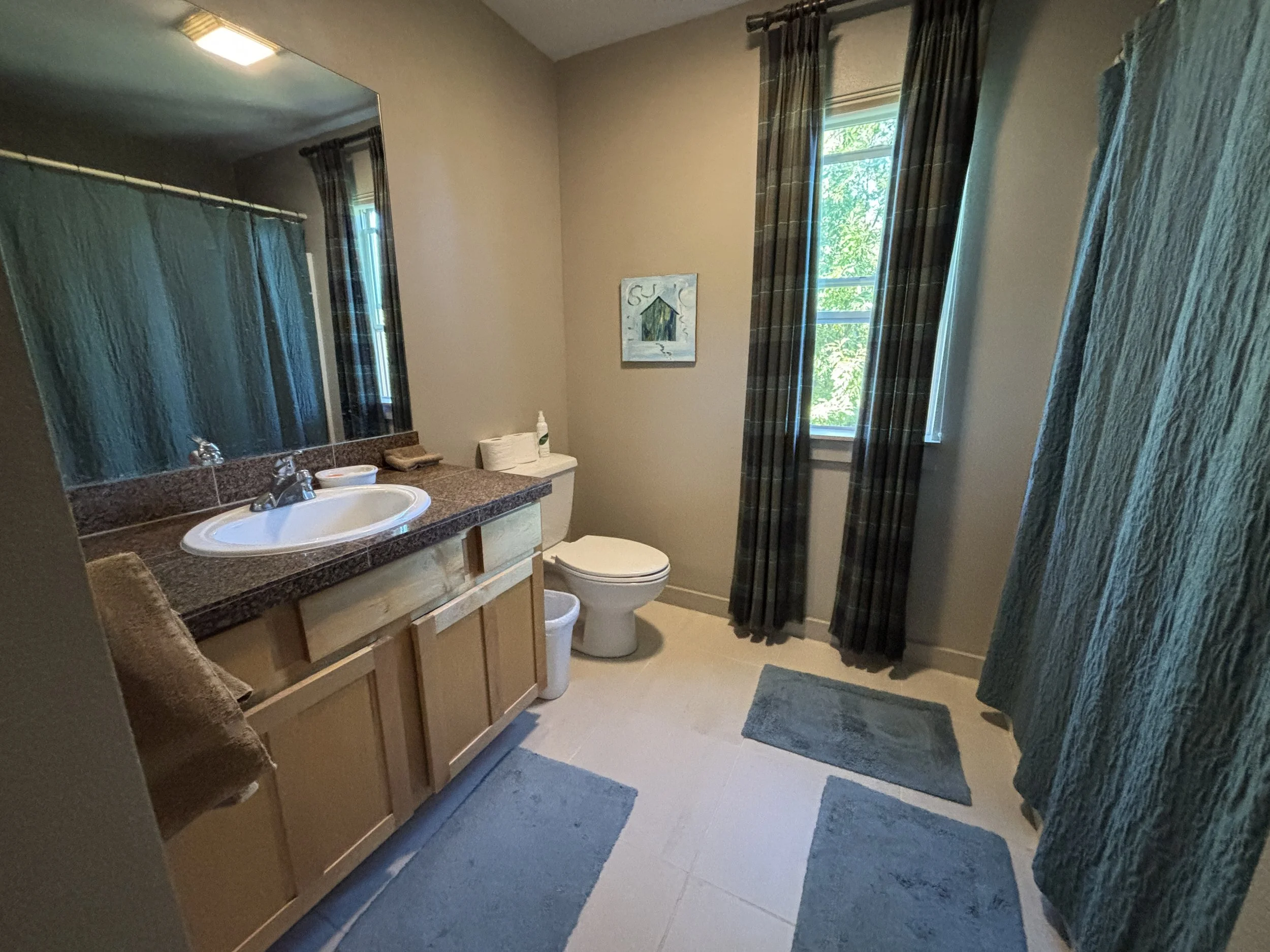 07 Bathroom 01.jpg