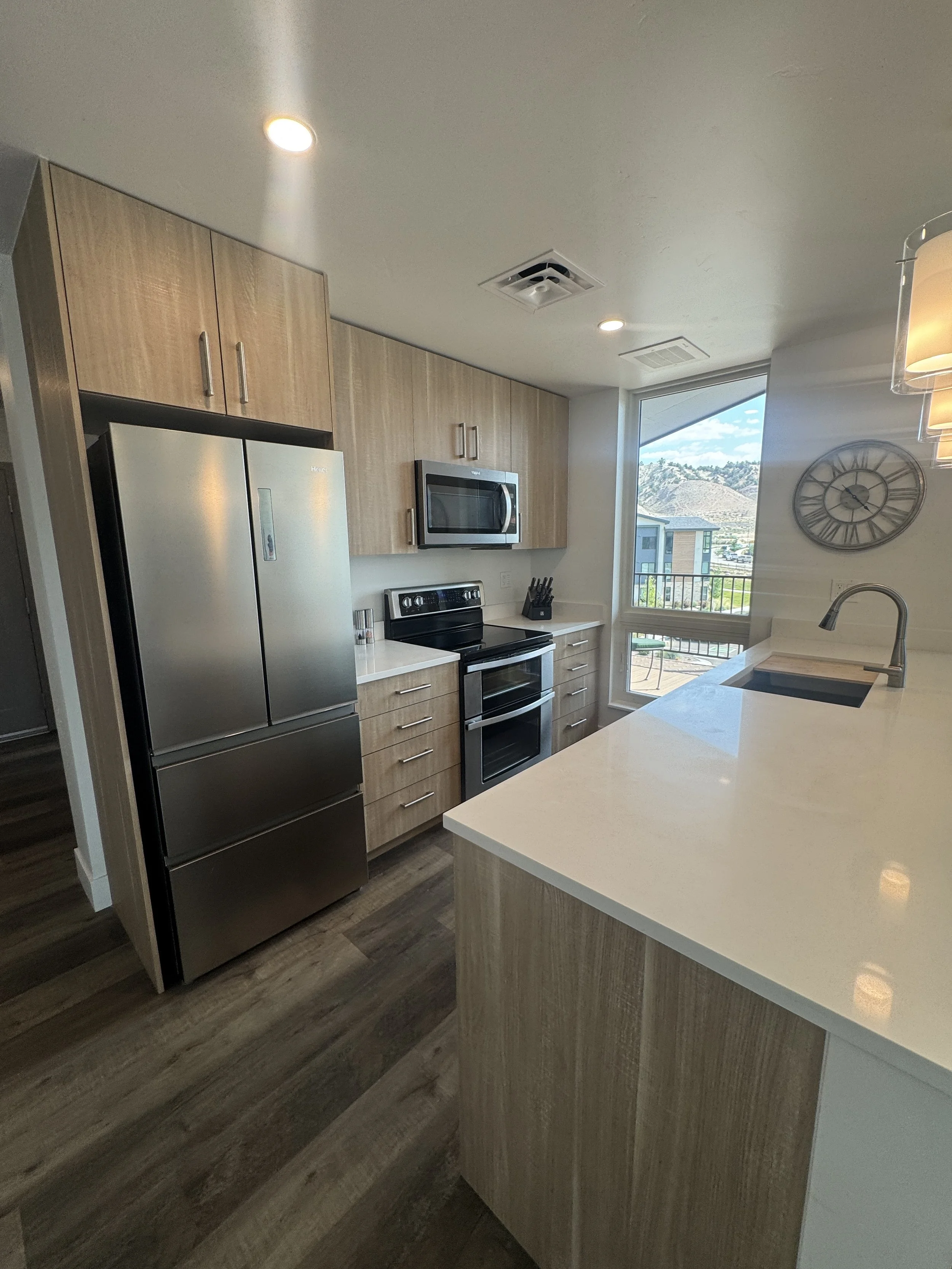 03 Kitchen 02.JPG