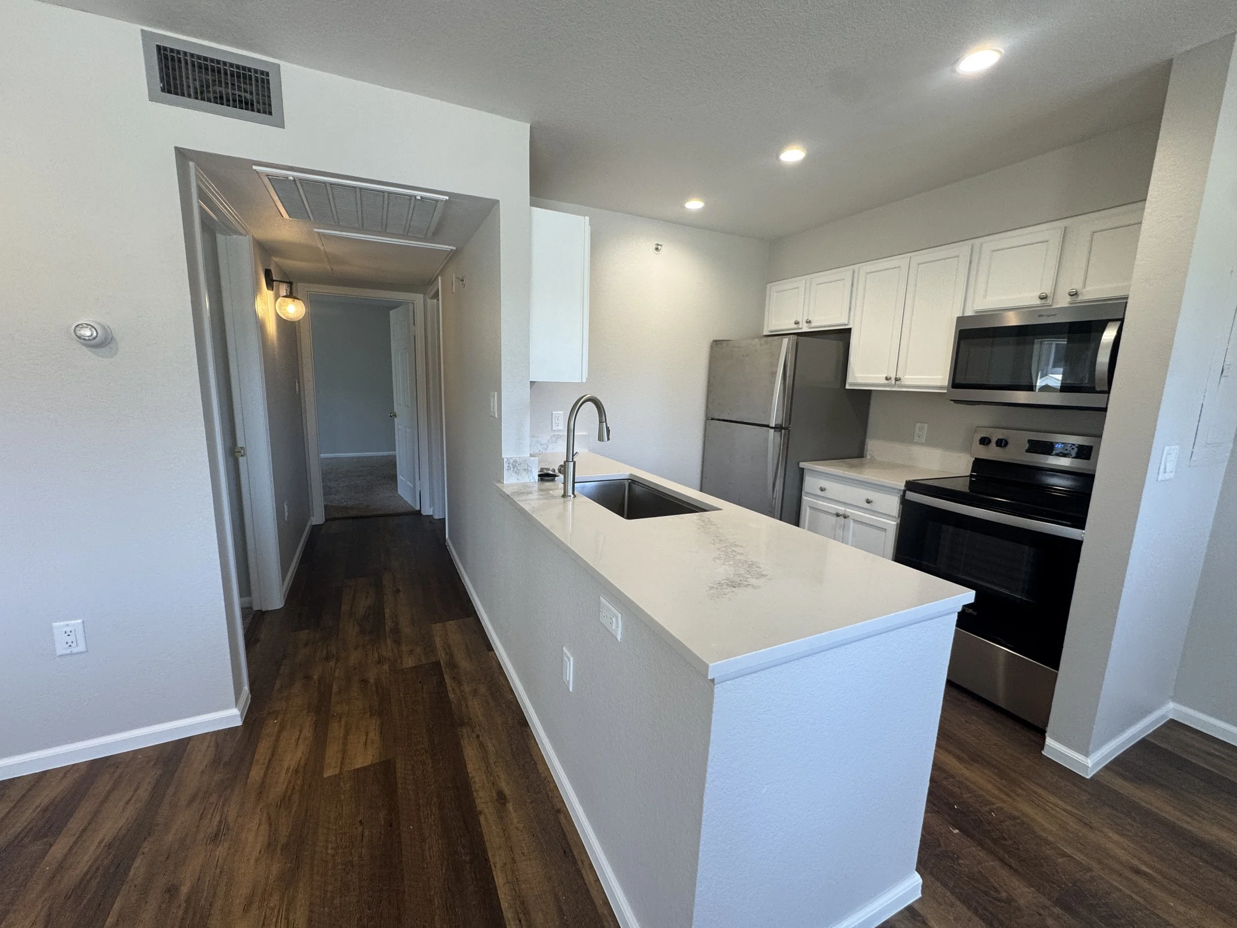 03 Kitchen 03.JPG
