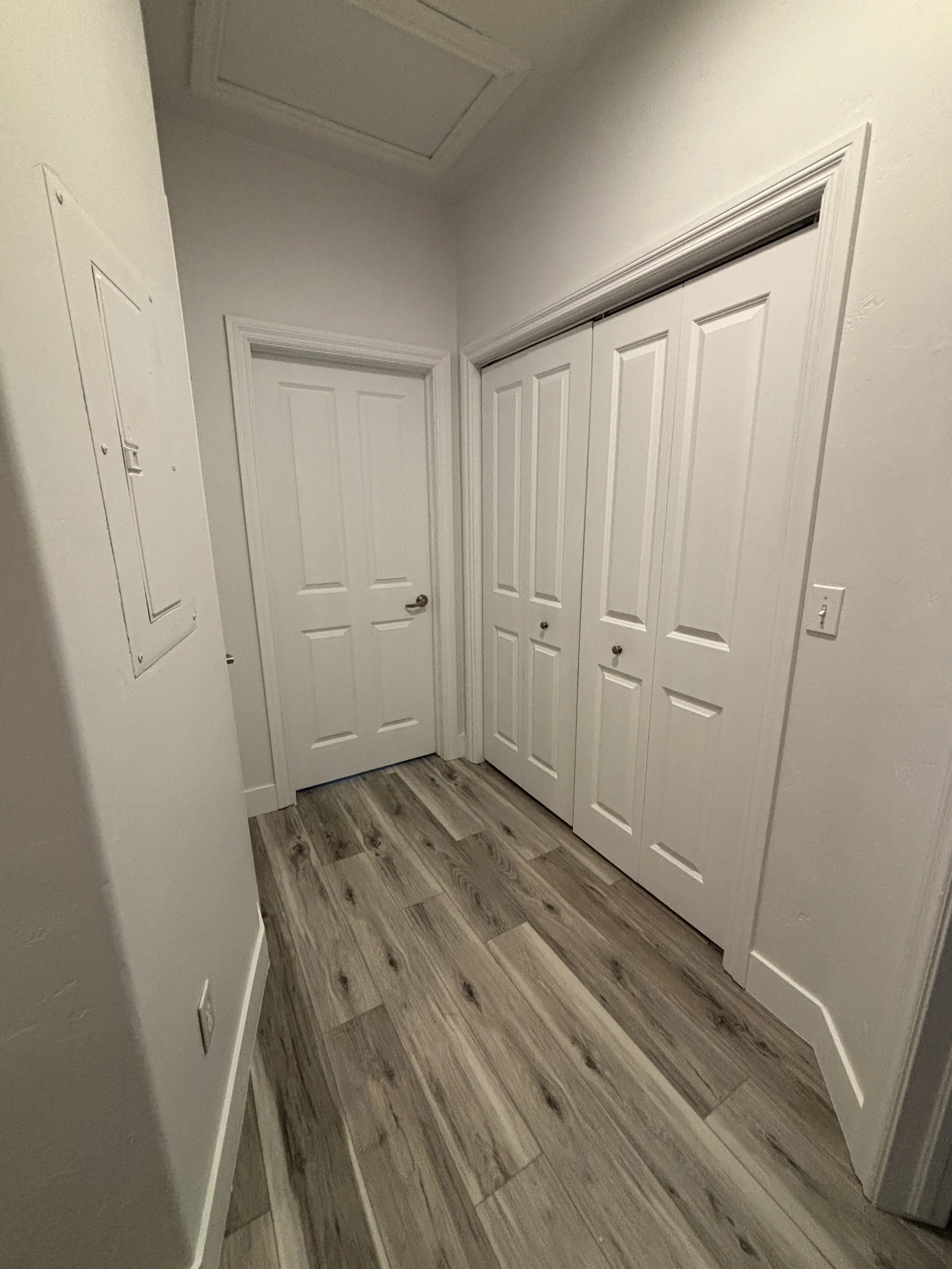 06 Hallway 01.JPG