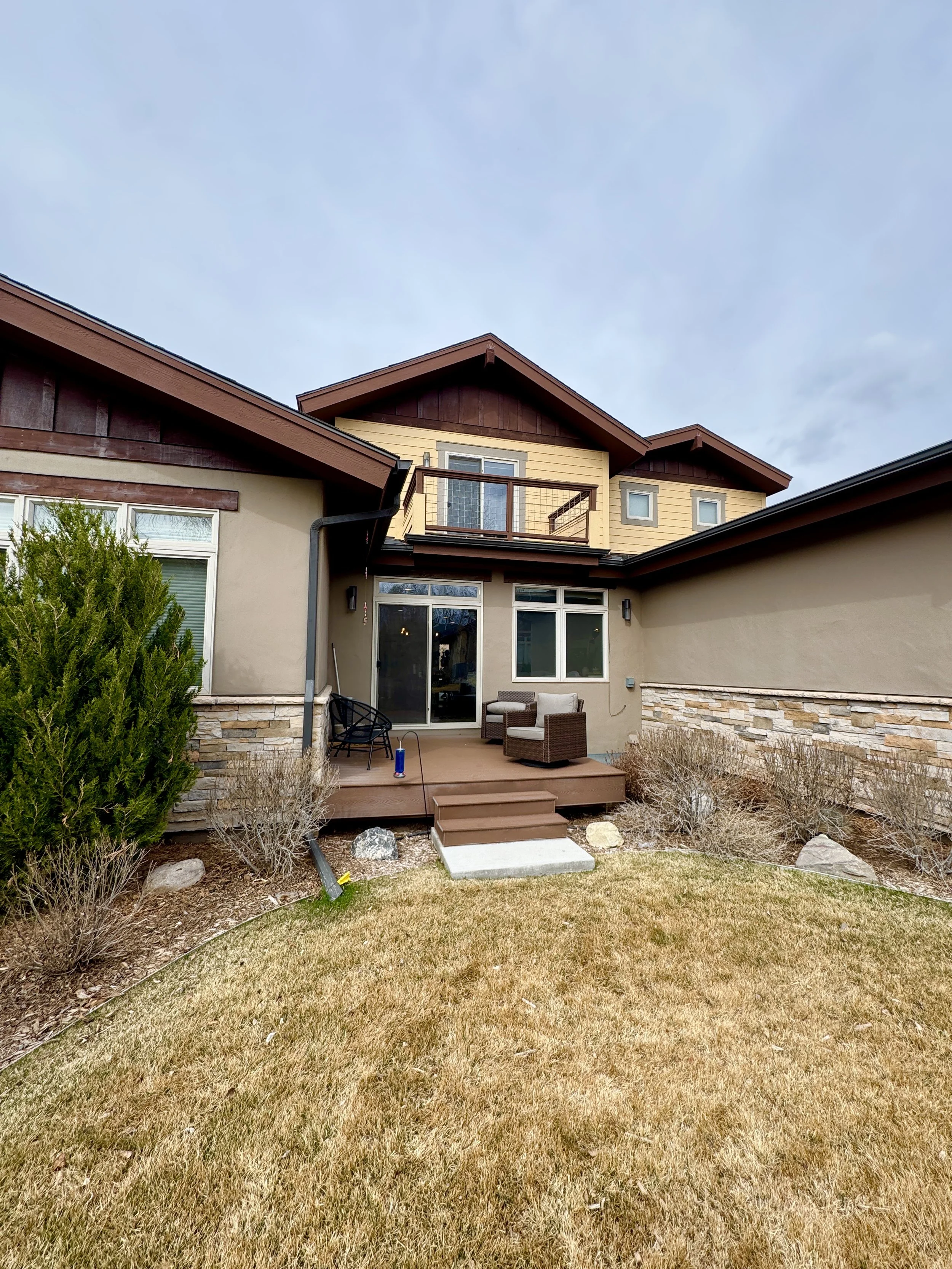 10 Backyard Deck 01.jpg