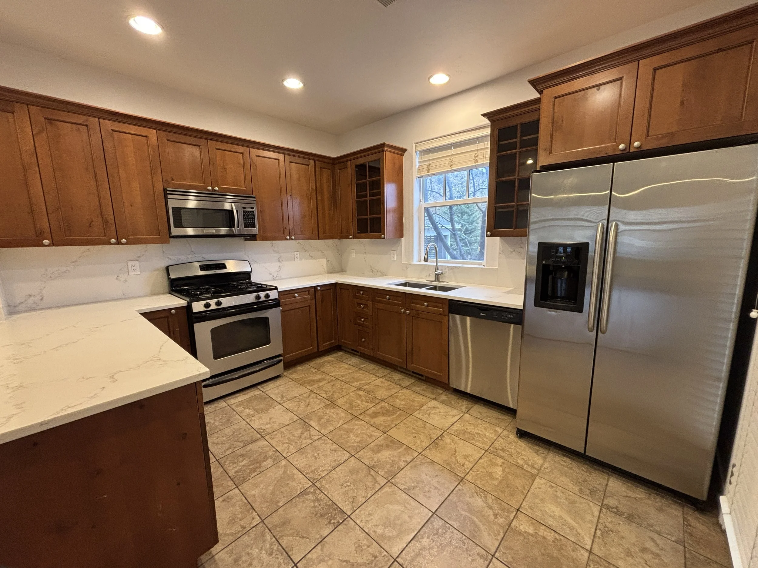 03 Kitchen 02.JPG