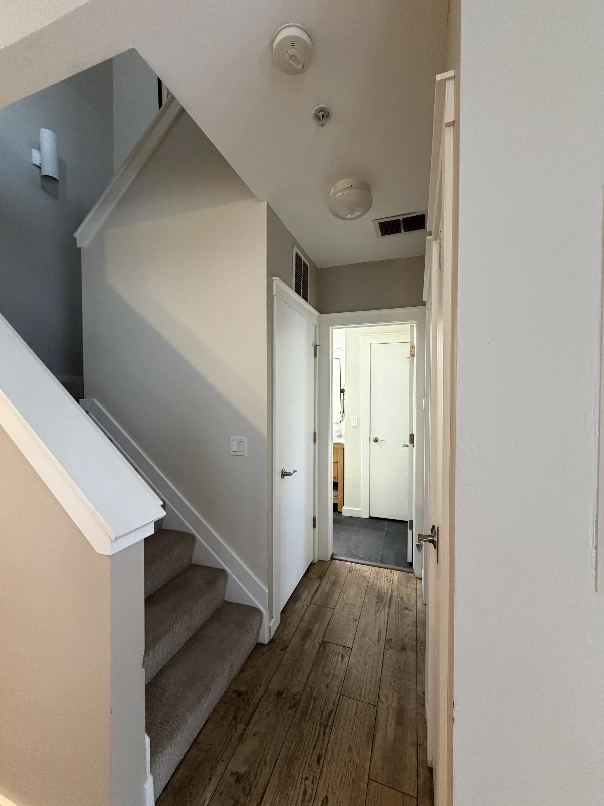 04 Hallway 02.jpg