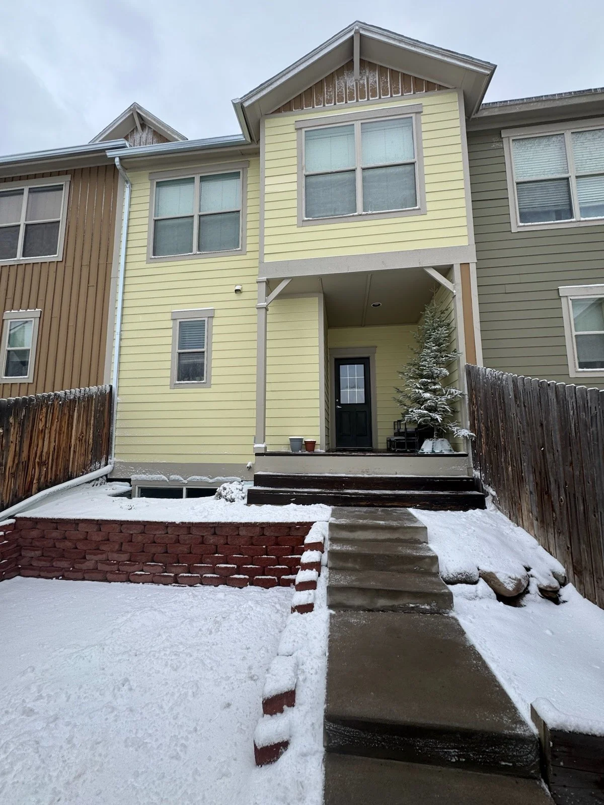 13 Exterior Rear 01.jpg