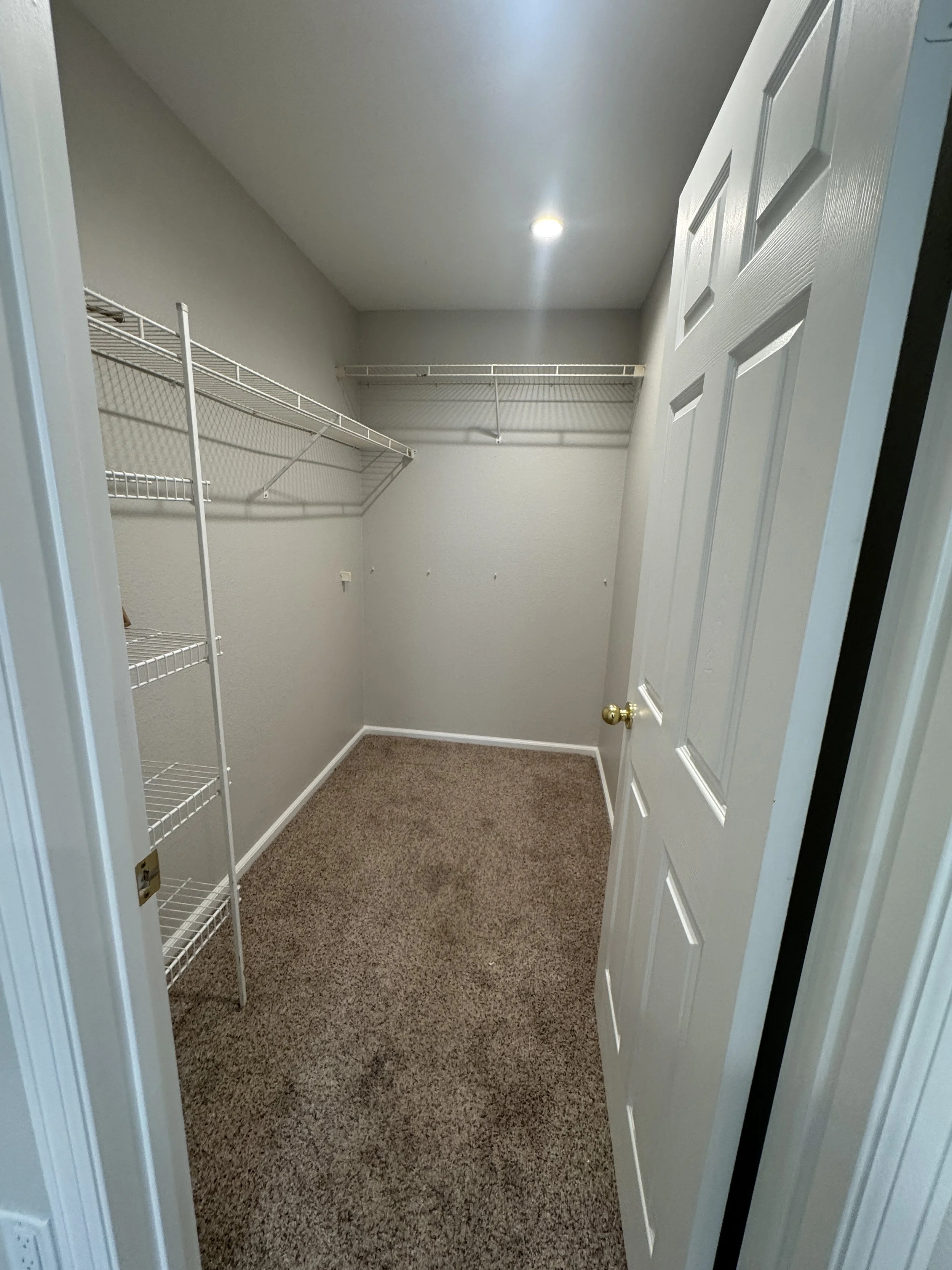 05 Primary Bed 04.JPG