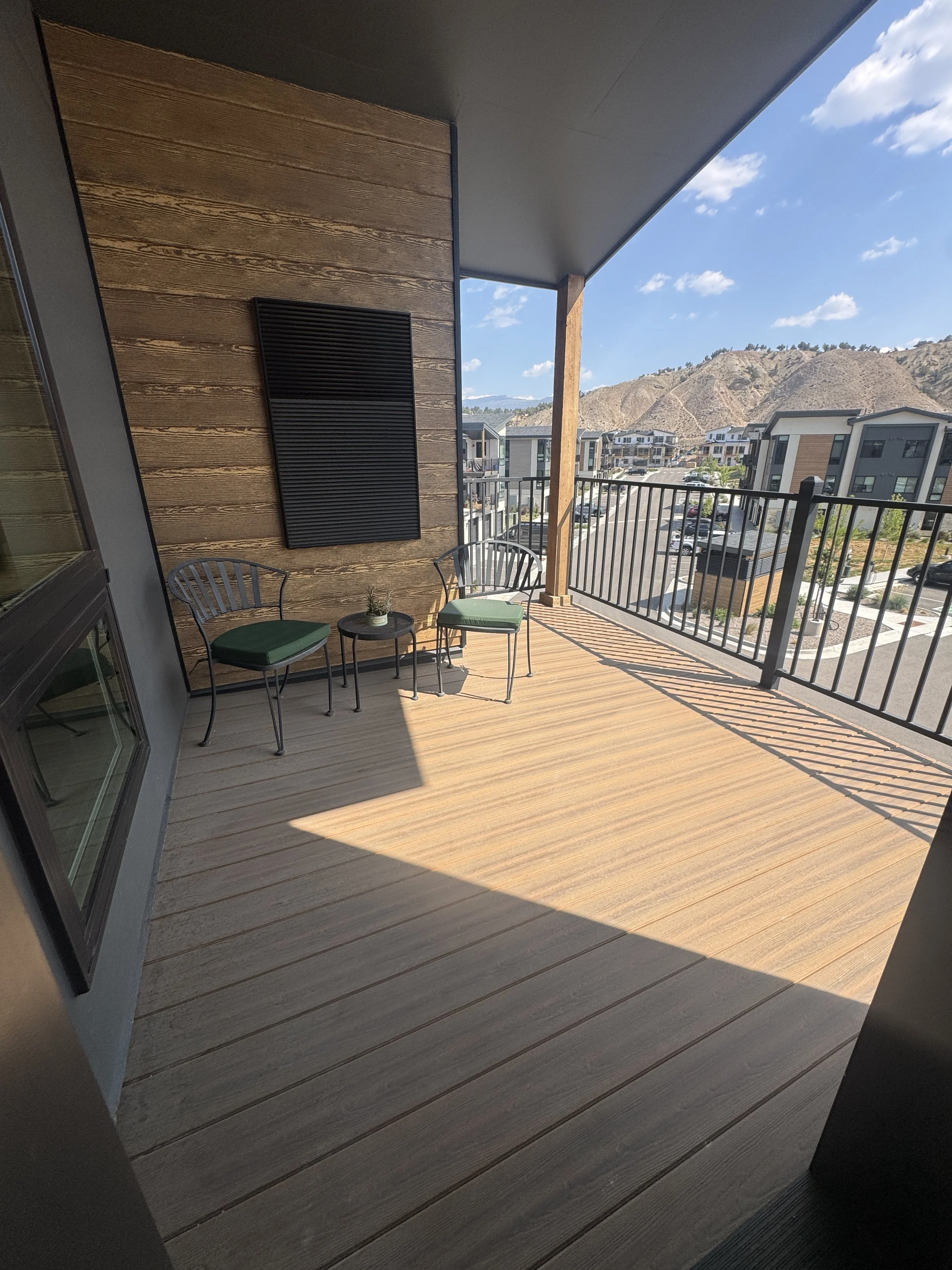 08 Balcony 01.JPG