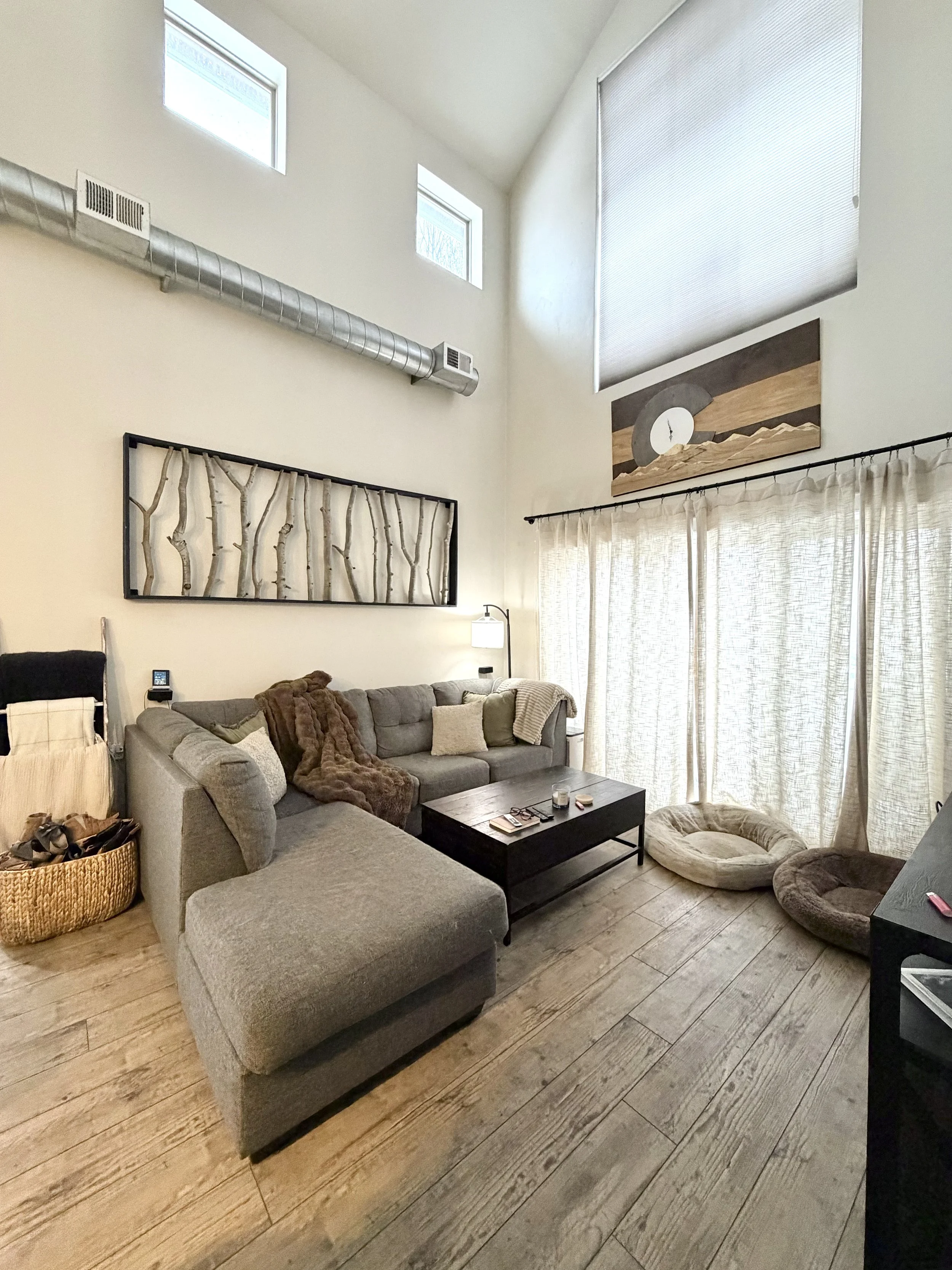 01 Living Room 01.jpg