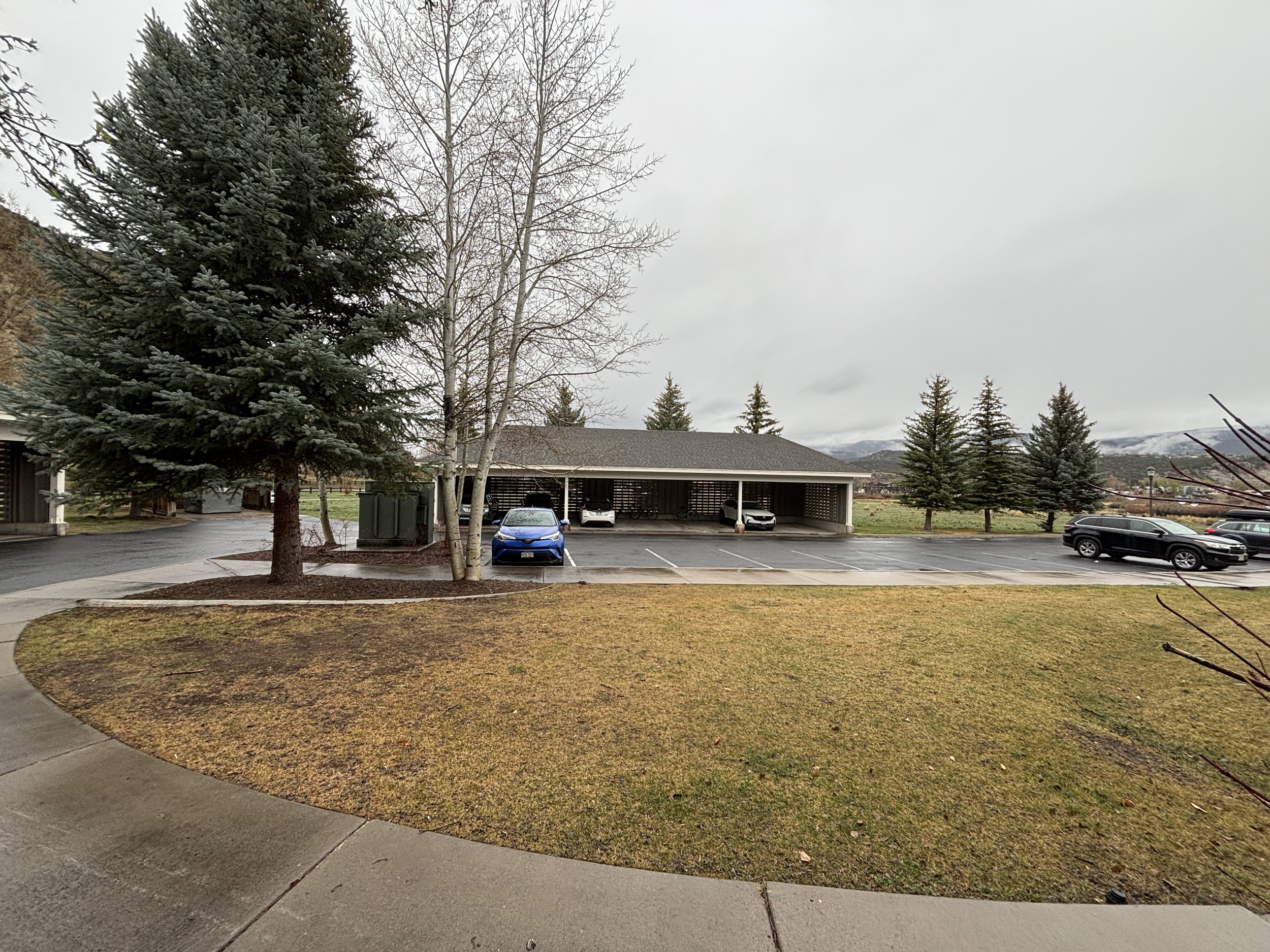 13 Carport 01.JPG