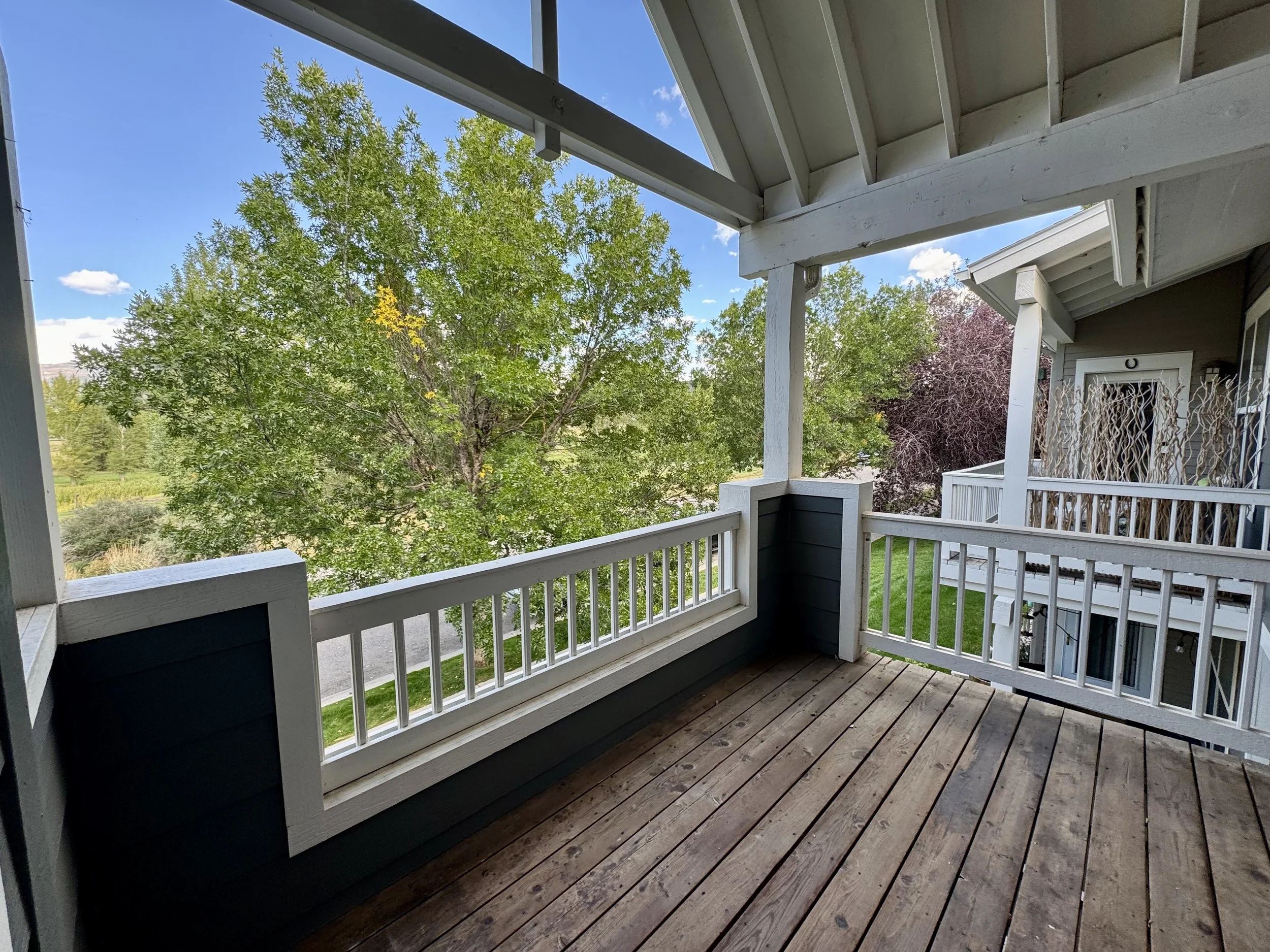 10 Balcony 01.jpg