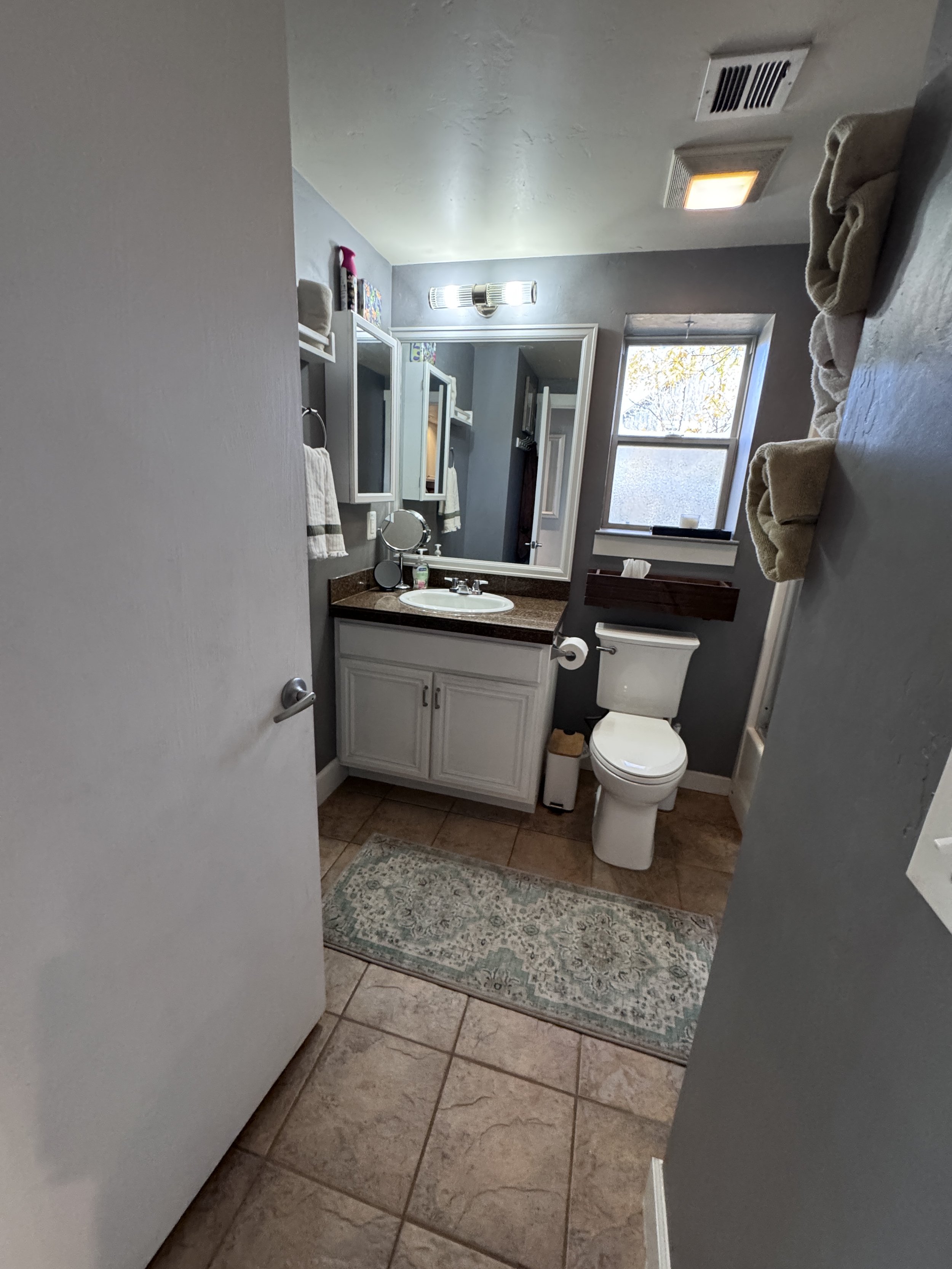 06 Bathroom 01.JPG