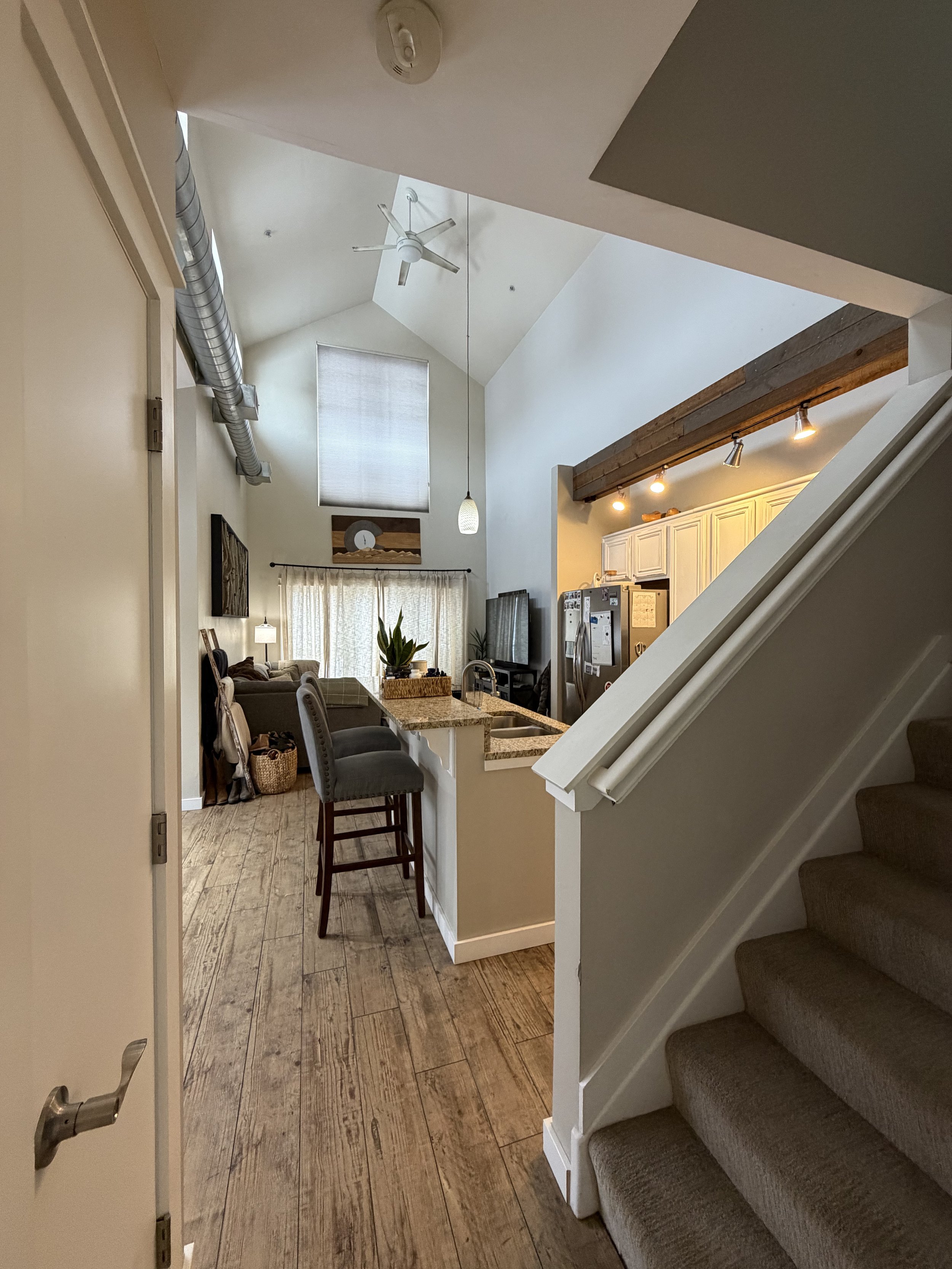 04 Hallway 01.jpg