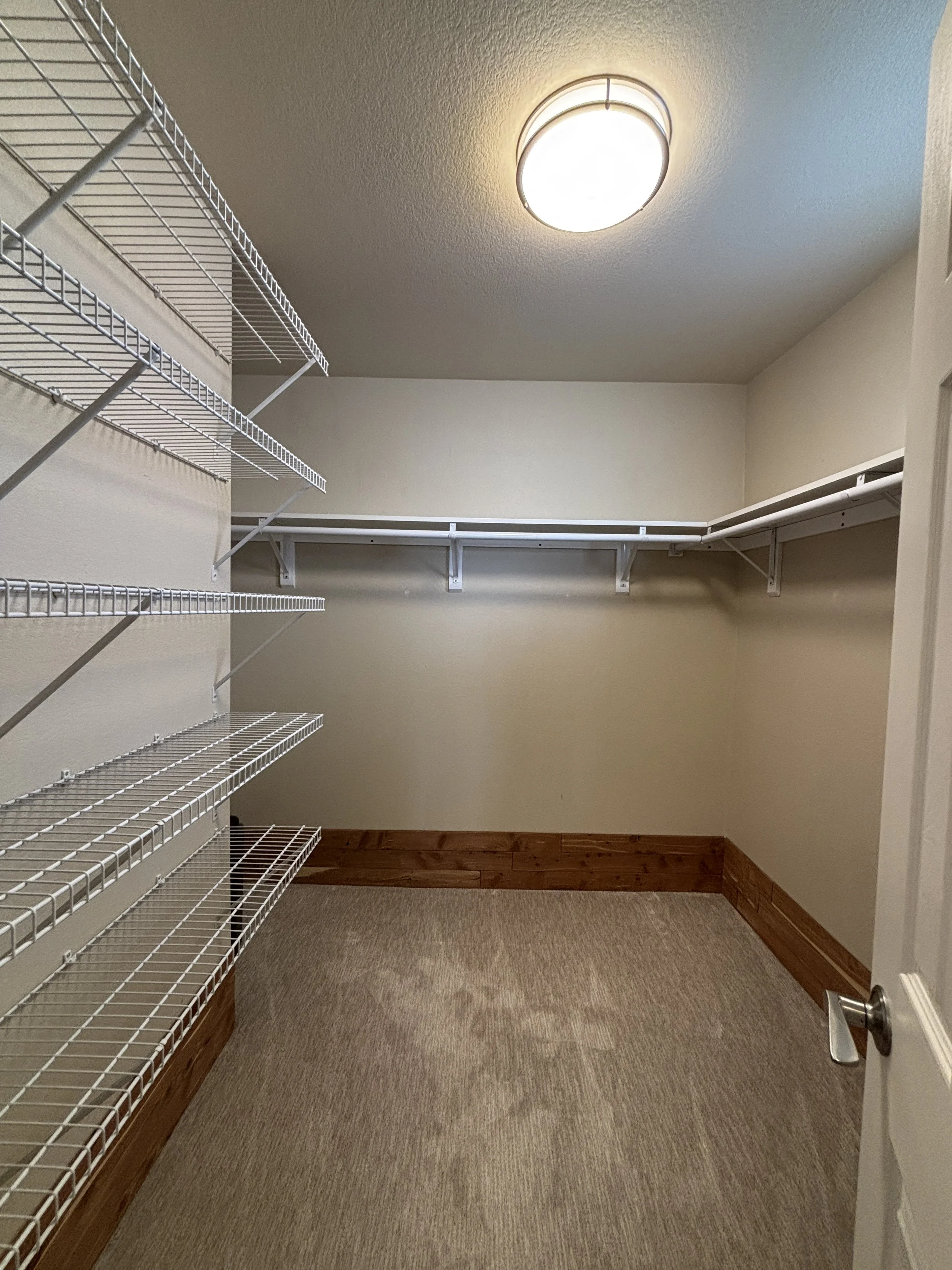10 Closet 01.JPG
