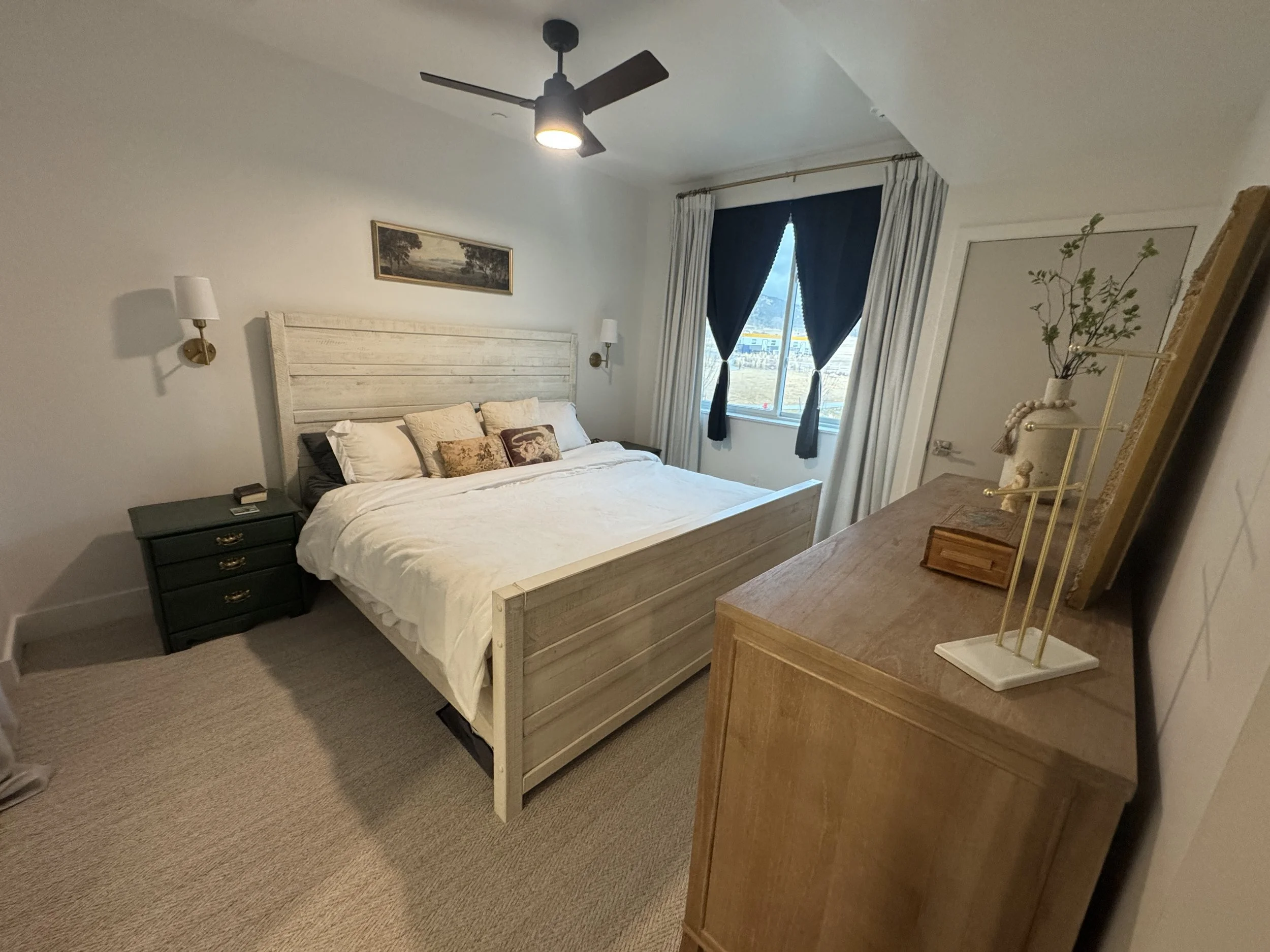 07 Primary Bed 01.JPG