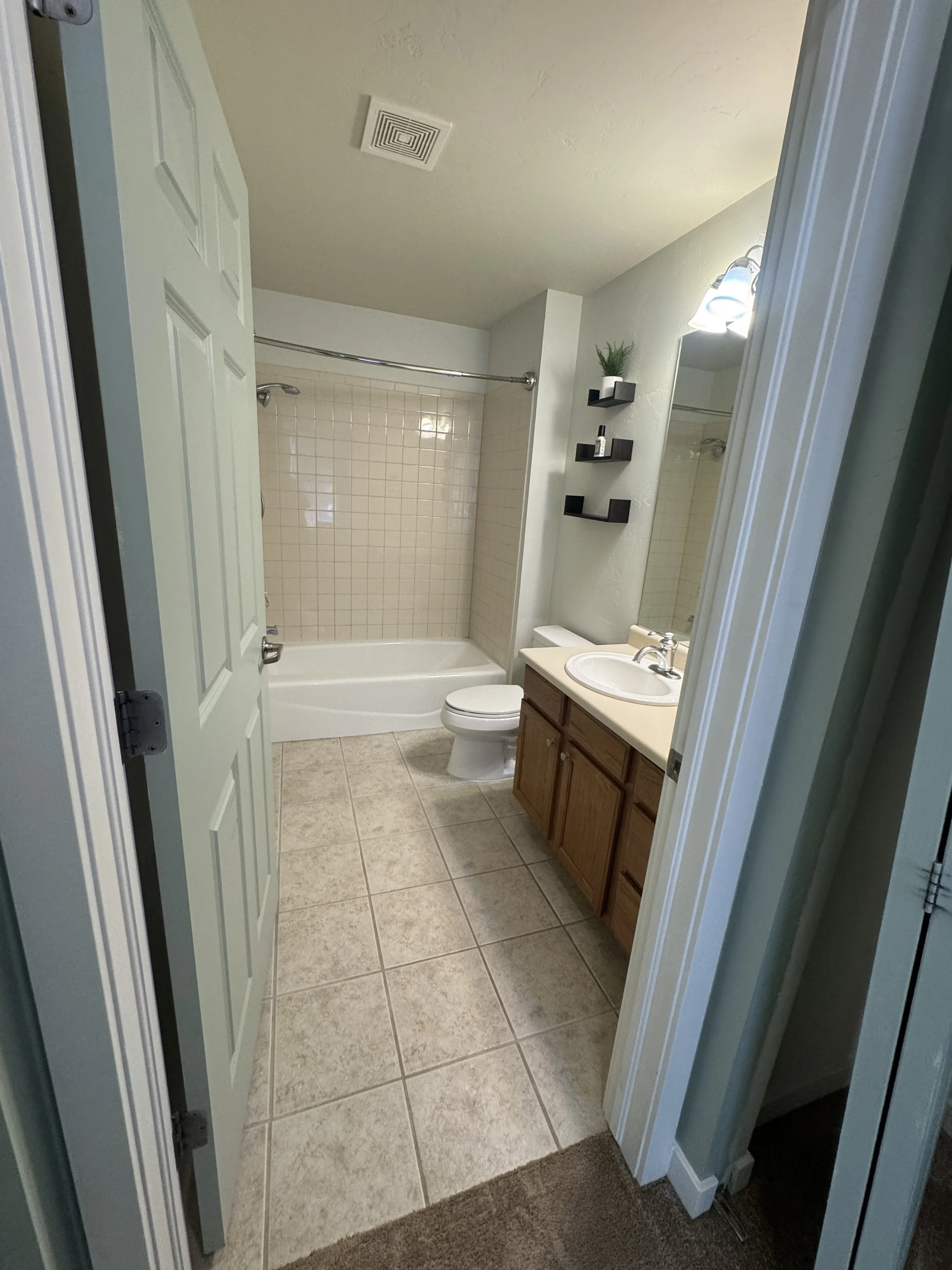 08 Primary Bath 01.JPG