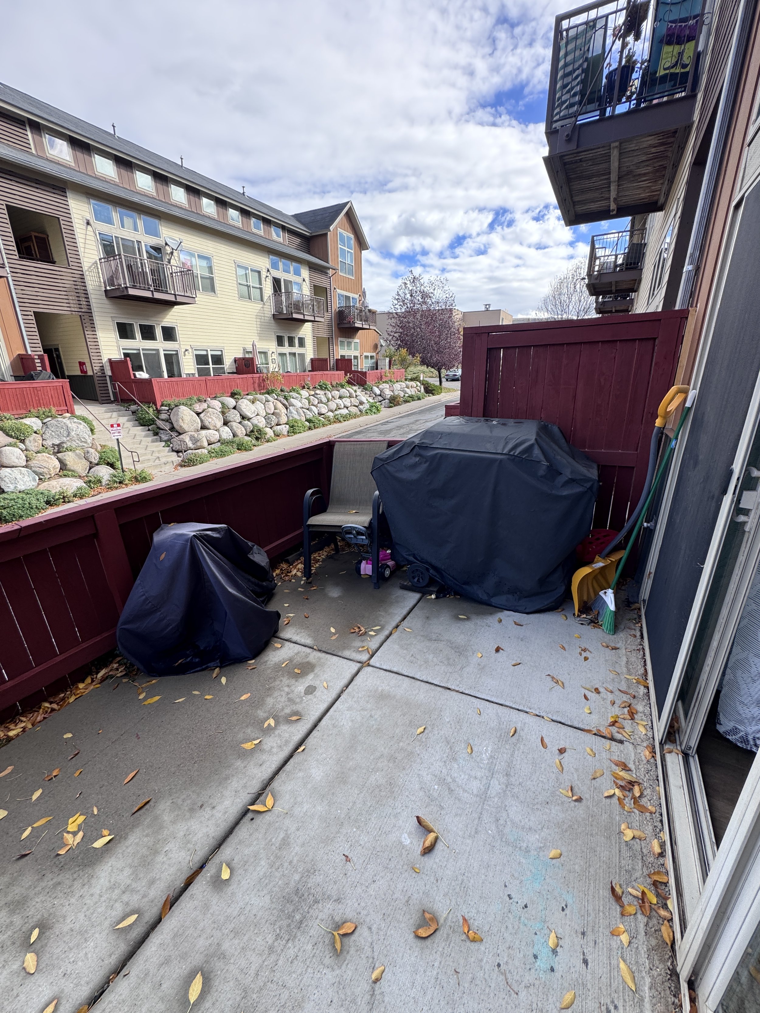 08 Patio 02.JPG
