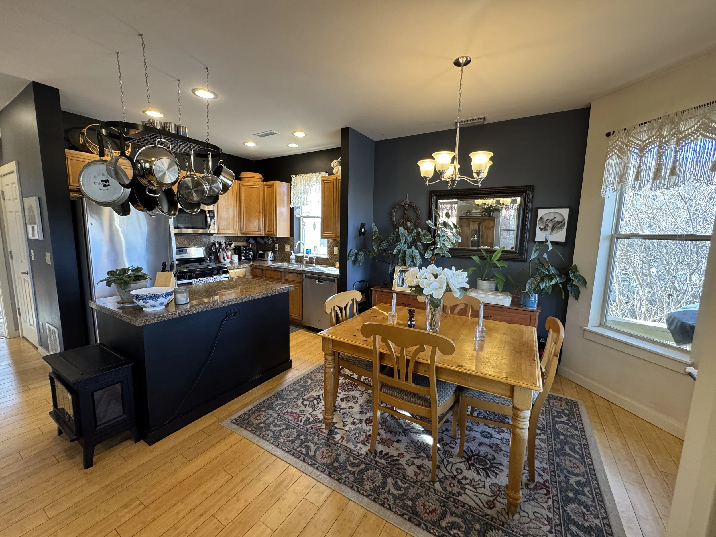 03 Kitchen Dining 01.JPG